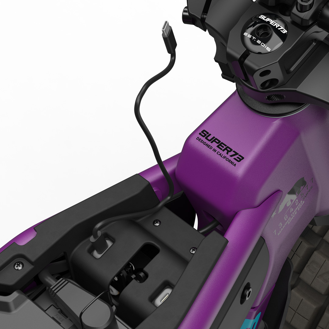 SUPER73_MZFT27__CullenBerry_DetailUSBC_2_1080x1080