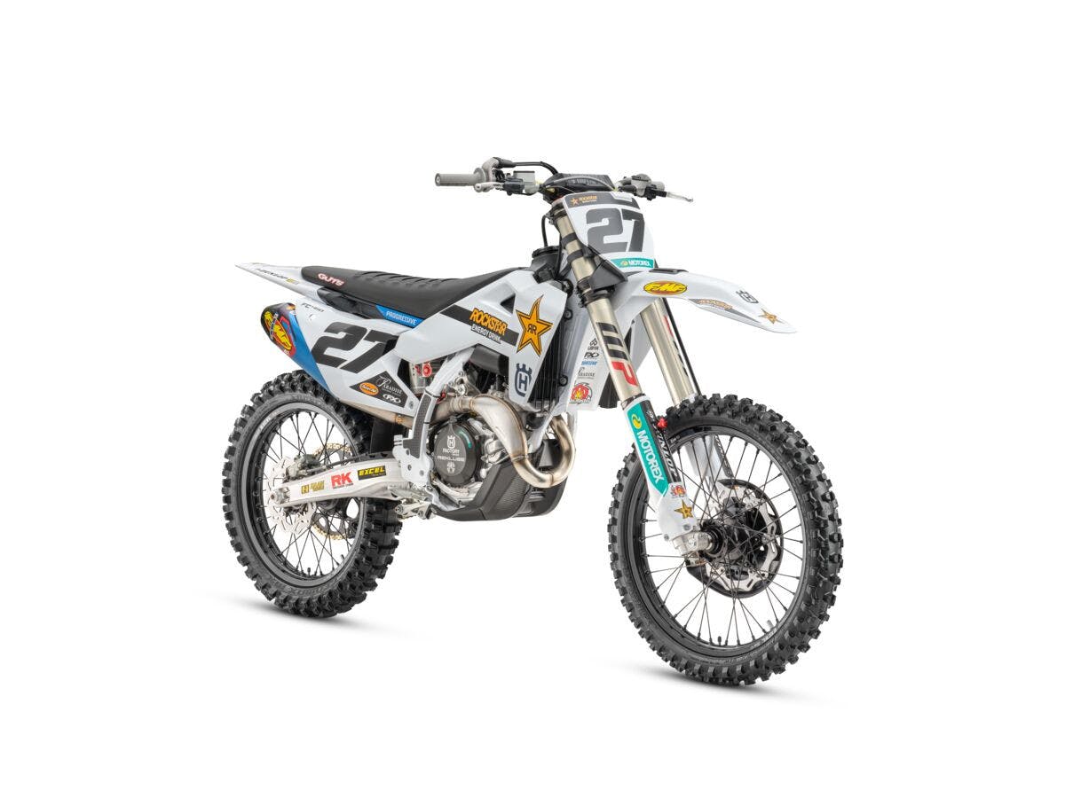 196419_MY26 HQV FC-450 FACTORY EDITION_45_Front_ri