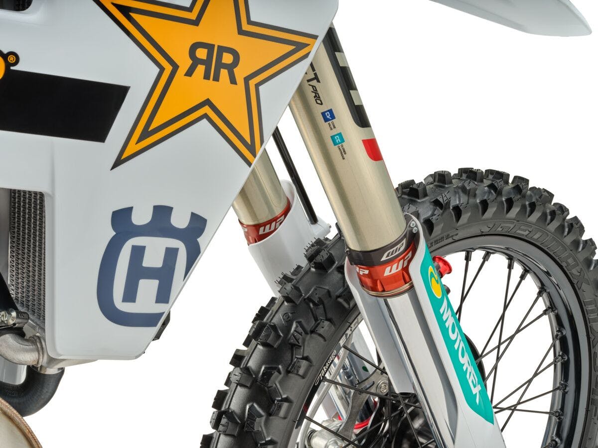 196413_MY26 HQV FC-450-250 FACTORY EDITION_Red part of the forks