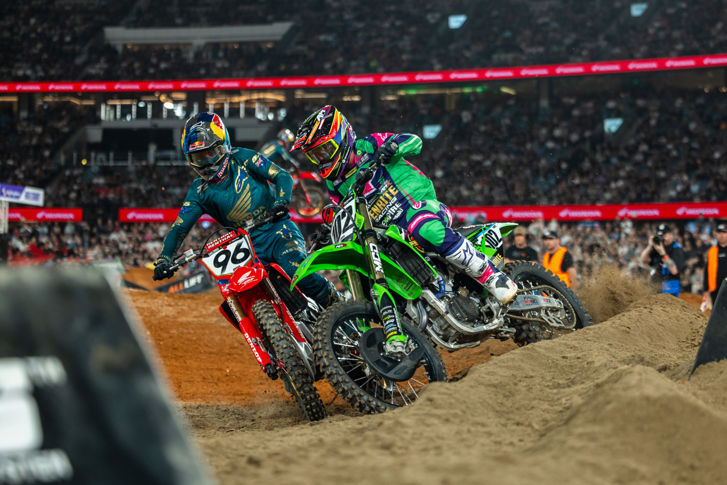 Matt Moss (102) is a proud veteran Aussie fast guy, and he battled both Jett and Hunter as they came through. Hunter could only get to fifth in the first race, as he wasn't taking much risk after some scary crashes last weekend in Paris.