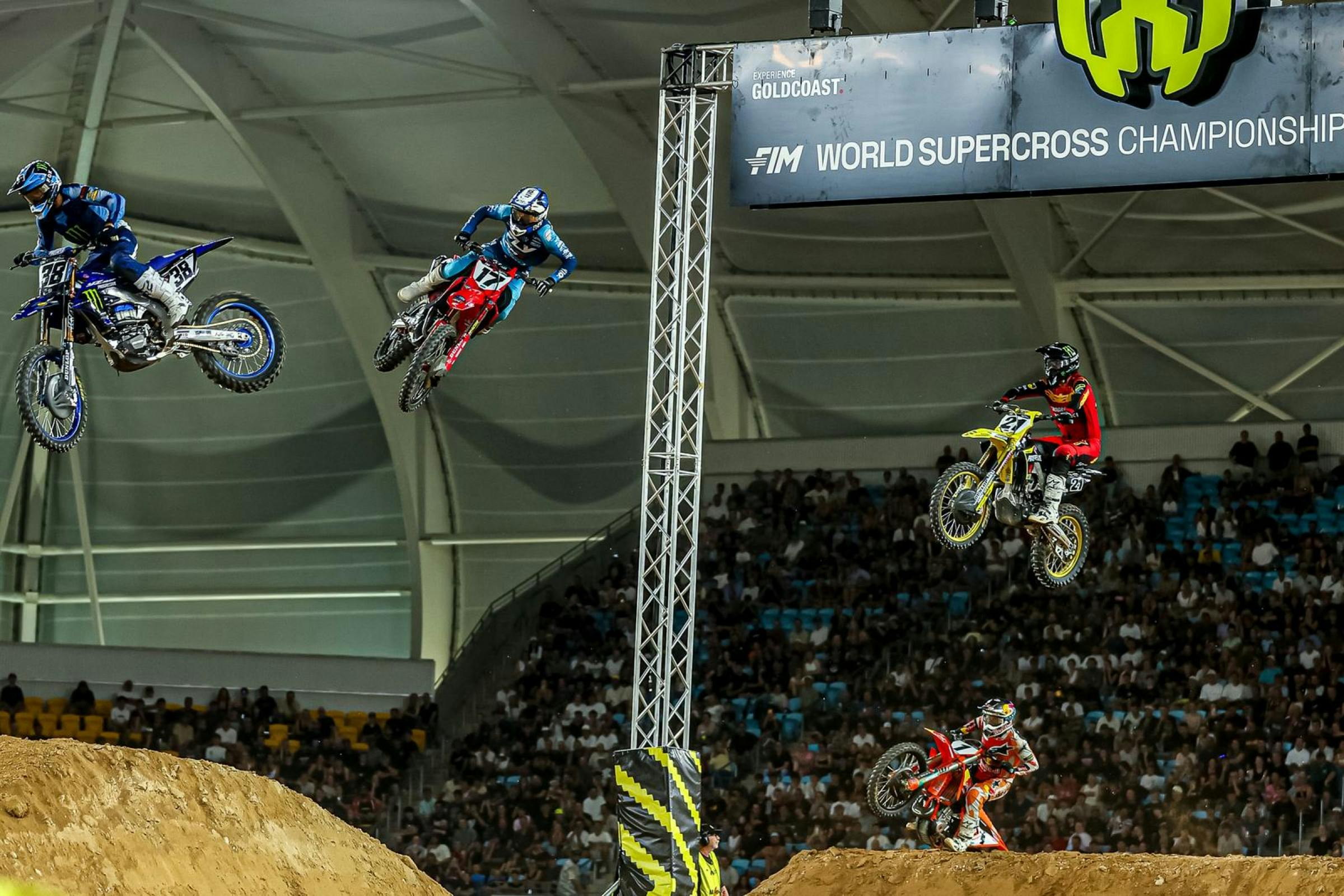 The SX1 pack battles.