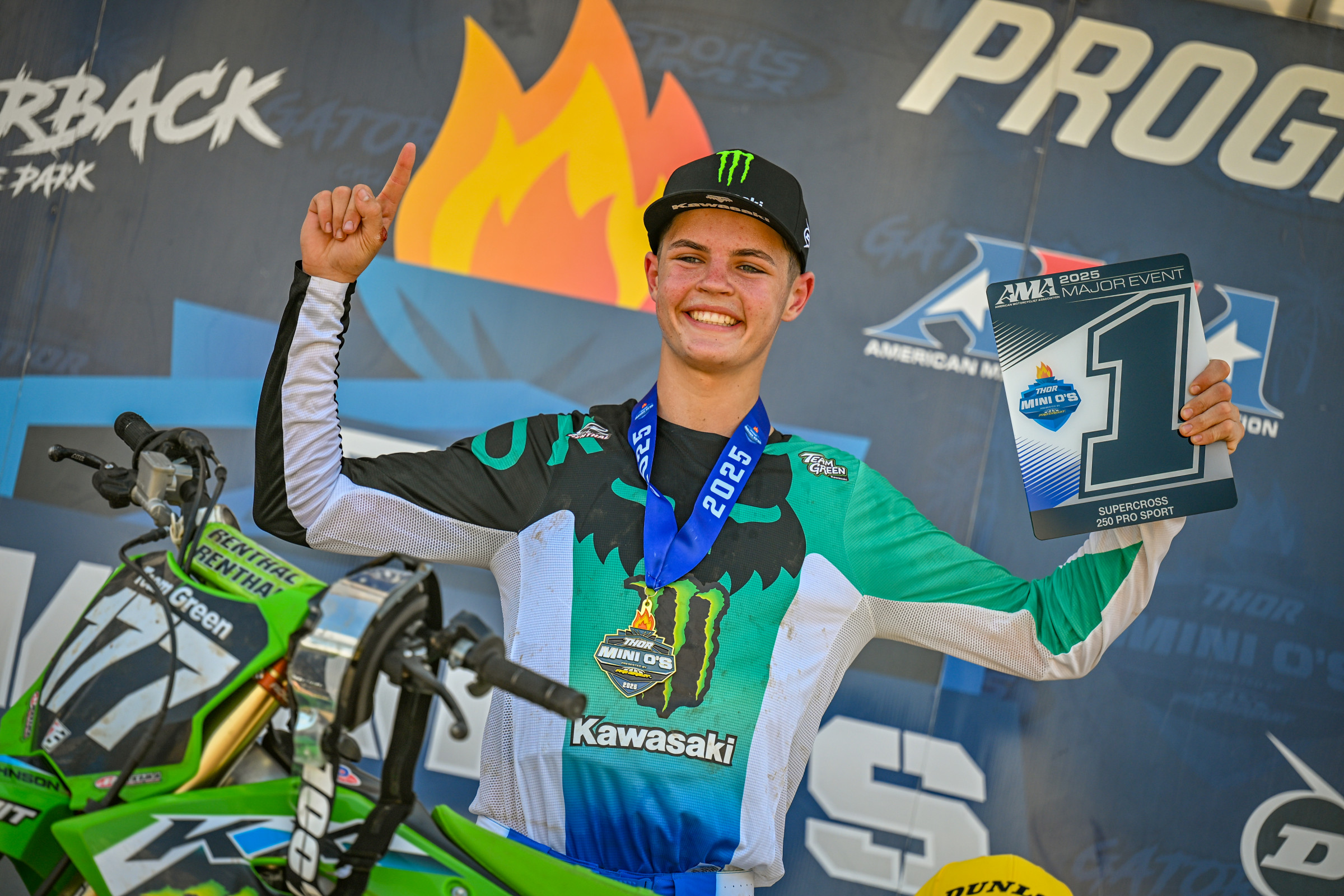 Kade Johnson (Kawasaki) won both the 250 and 450 Pro Sport SX classes at Mini O's.