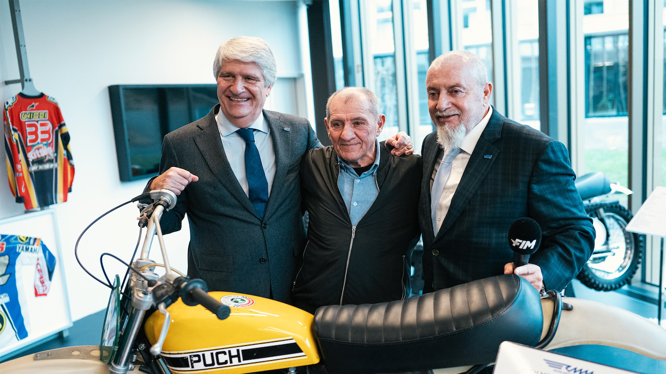 Luongo (right) with Harry Everts (center) and FIM President Jorge Viegas
