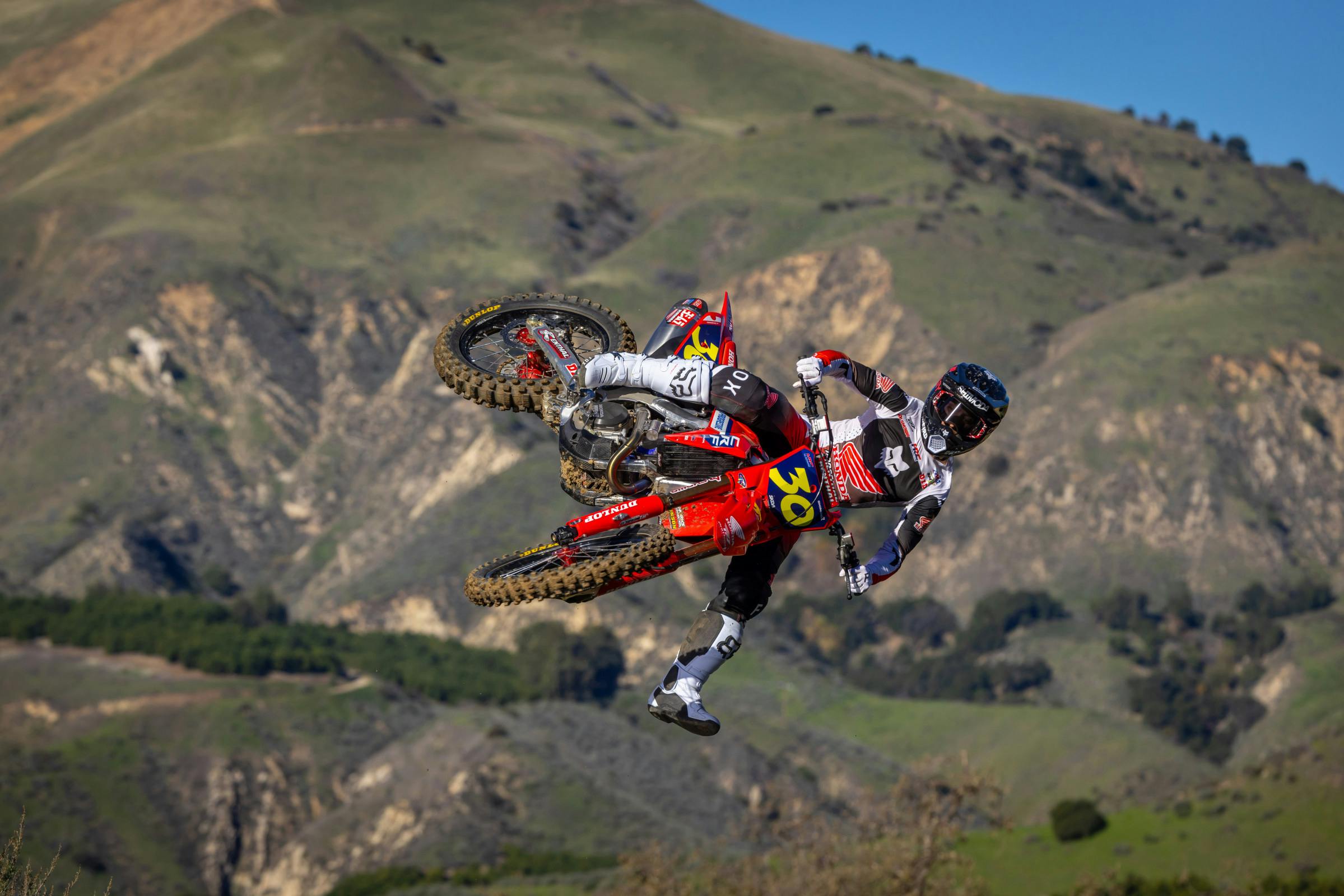 26 Jo Shimoda_action 19