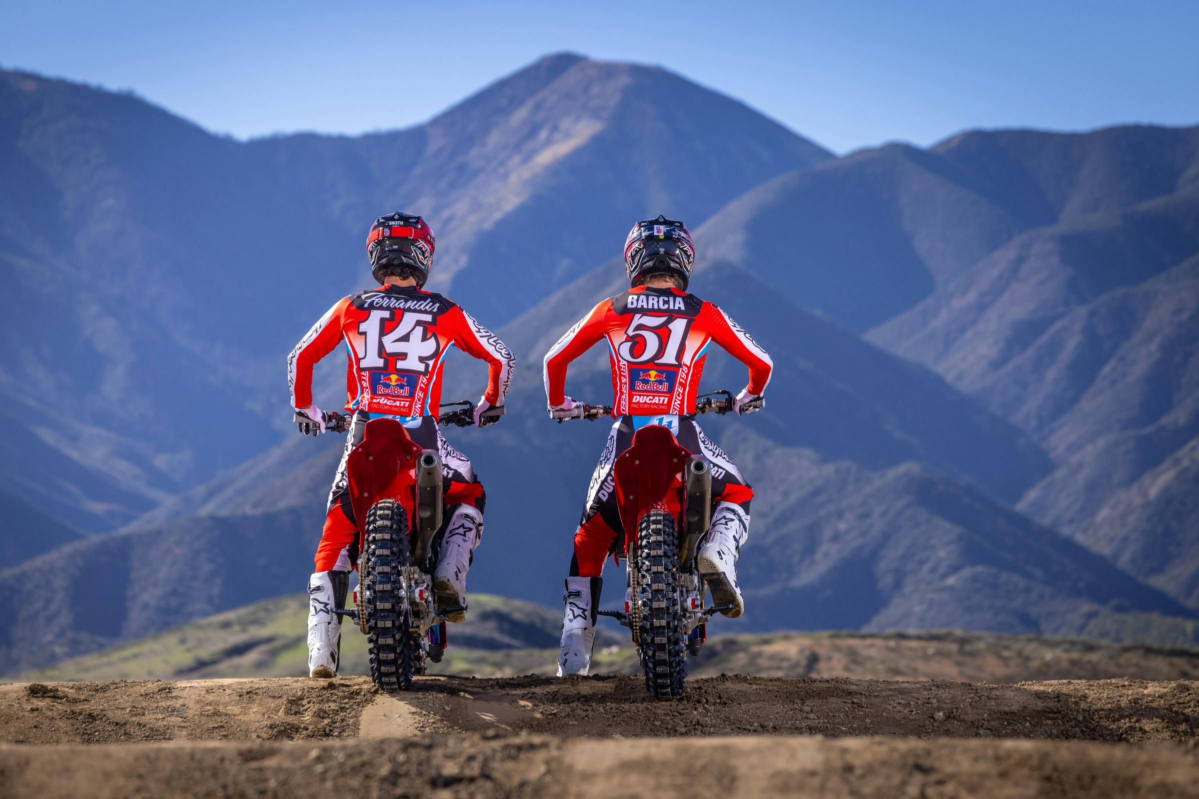 26_TLD_RED BULL DUCATI_TEAM_06