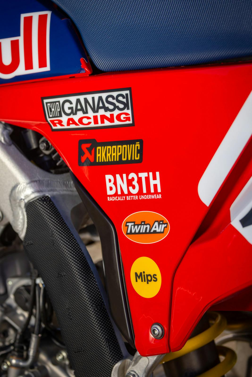 26_TLD_RED BULL DUCATI_BIKE DETAILS_12