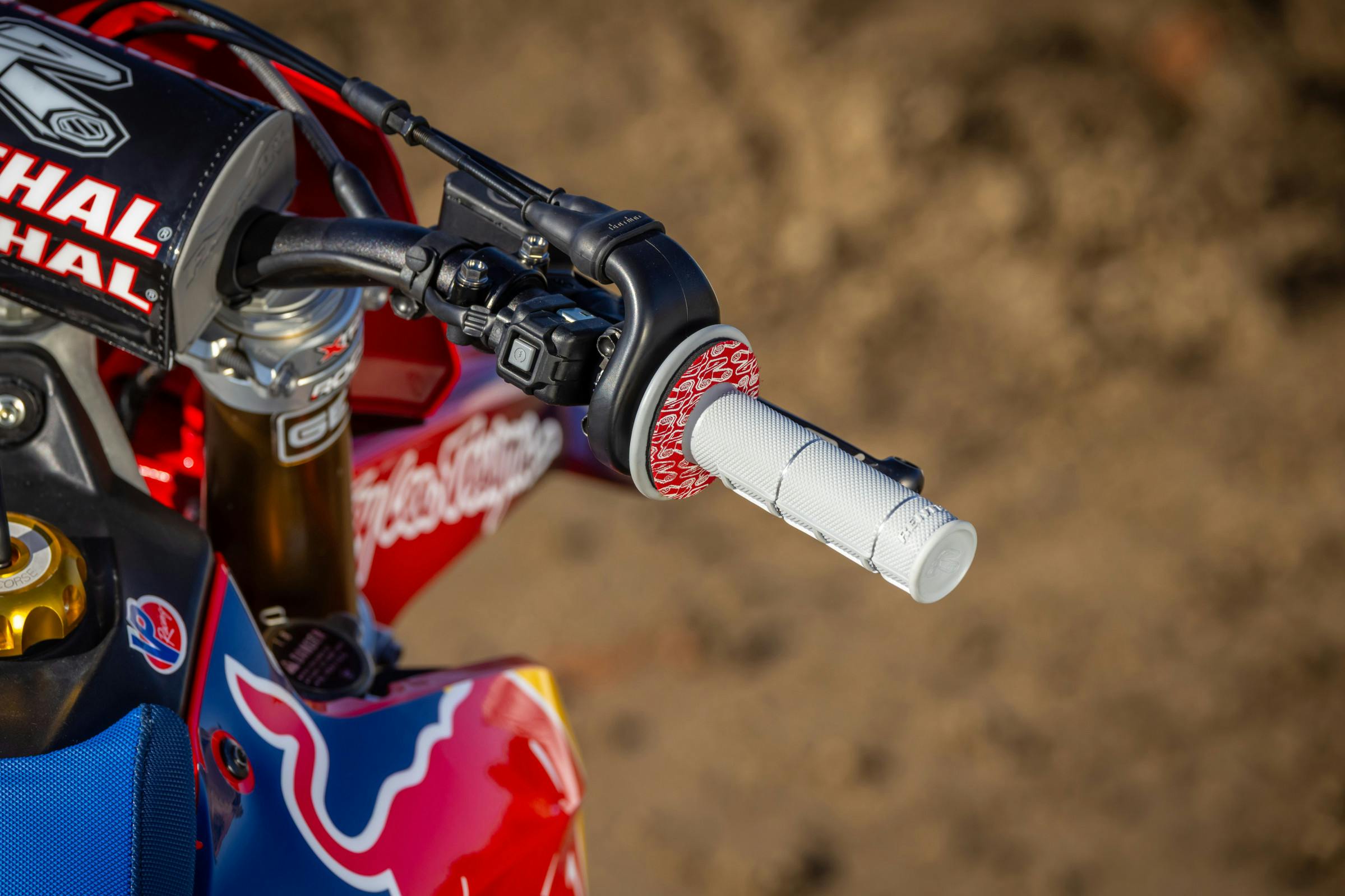26_TLD_RED BULL DUCATI_BIKE DETAILS_08