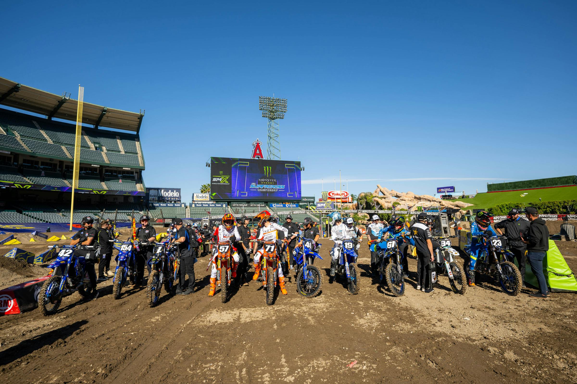 Video: Anaheim 1 Supercross Press Day Interviews and Raw Riding Footage