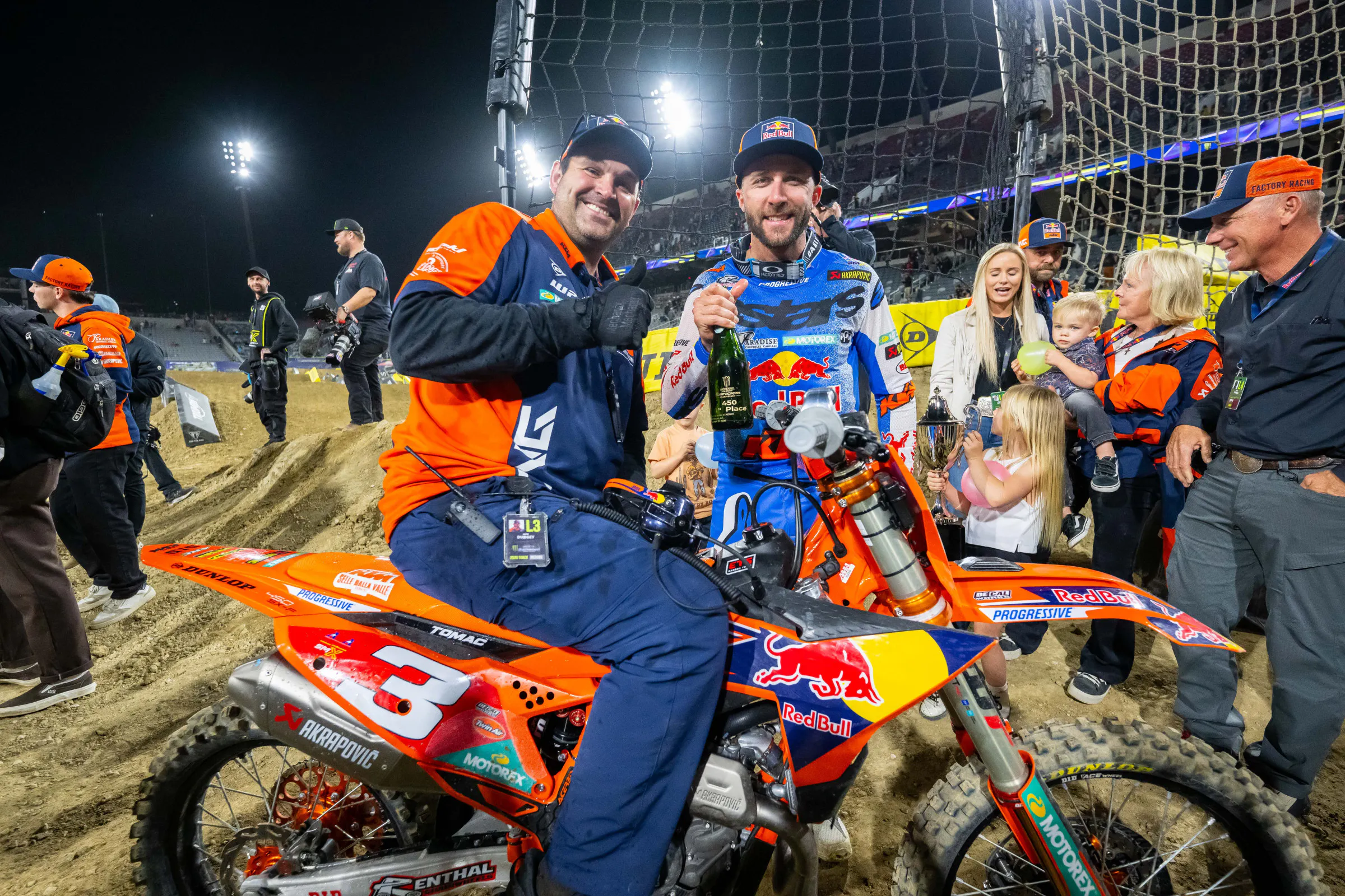 Tomac and his race mechanic, Jade Dungey.