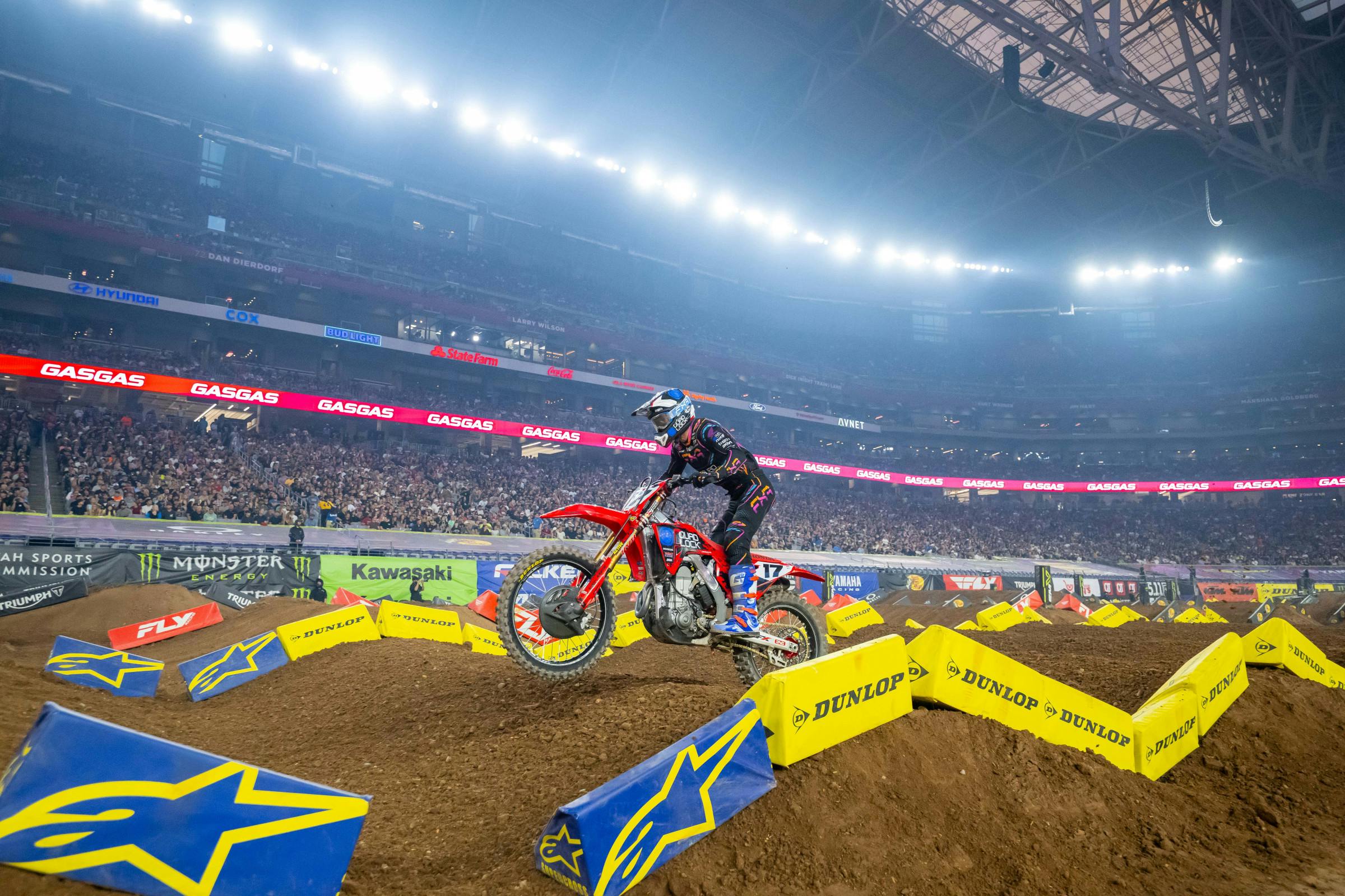 Broken Toe Joe toughed it out for a sixth place in Glendale.