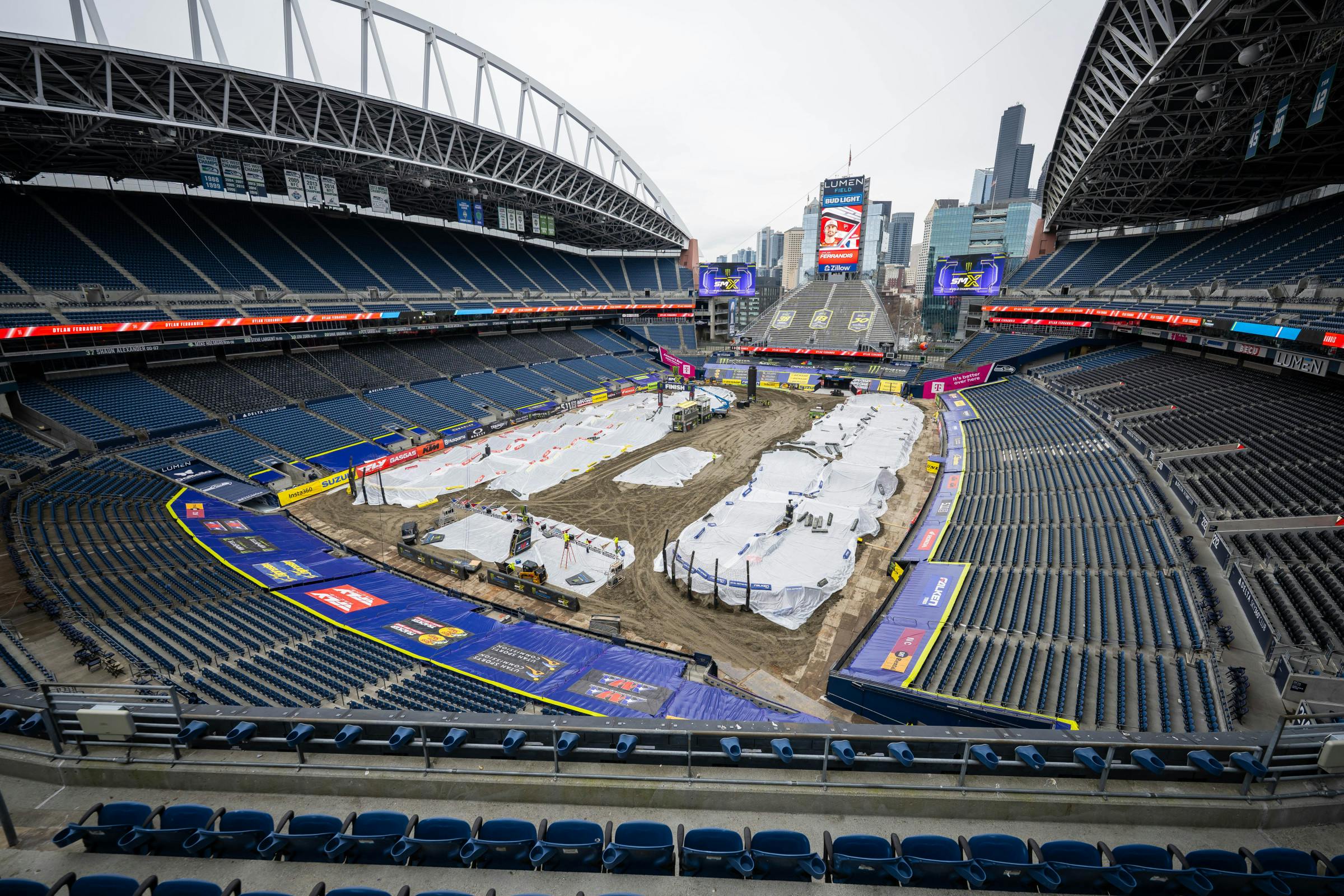Dirt Wurx and the Felt Motor Sports operations crew did a great job getting the track built in a tiny window of time,&nbsp;and before the rain arrived on Friday.