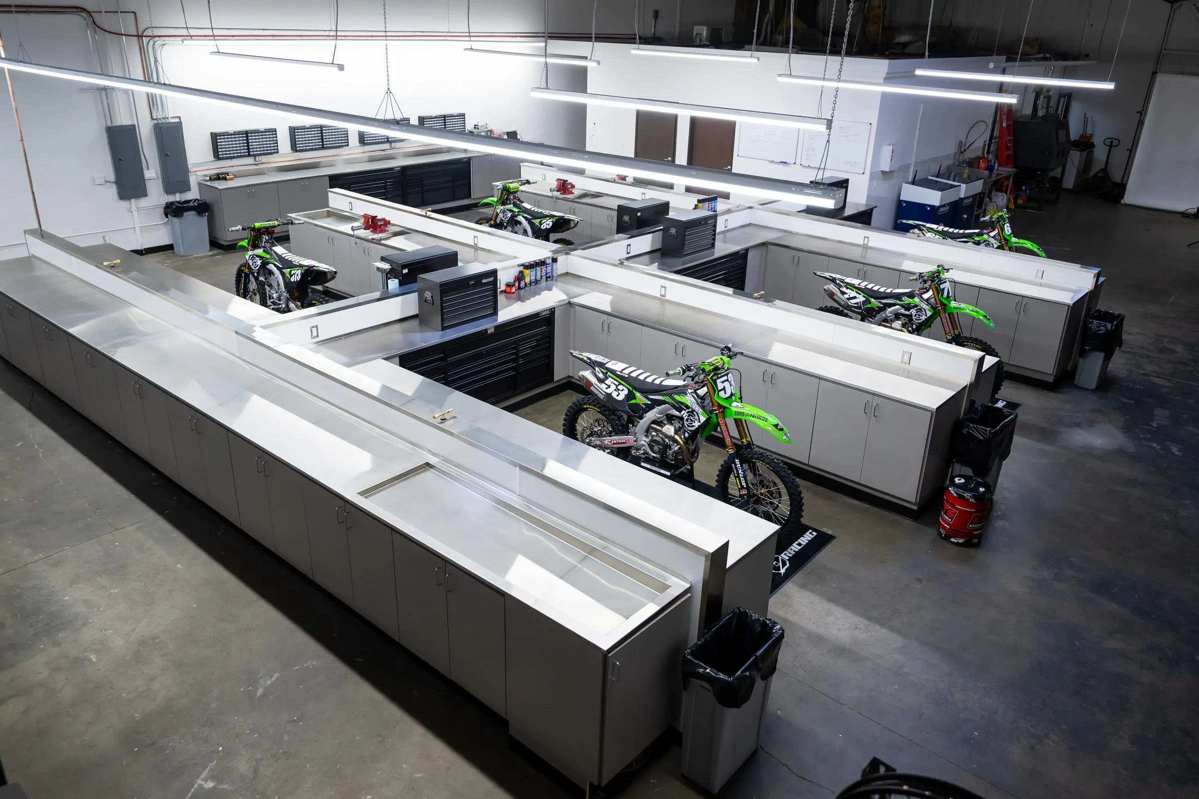 2026_MX6_Team_Shoot_Align_Media_001