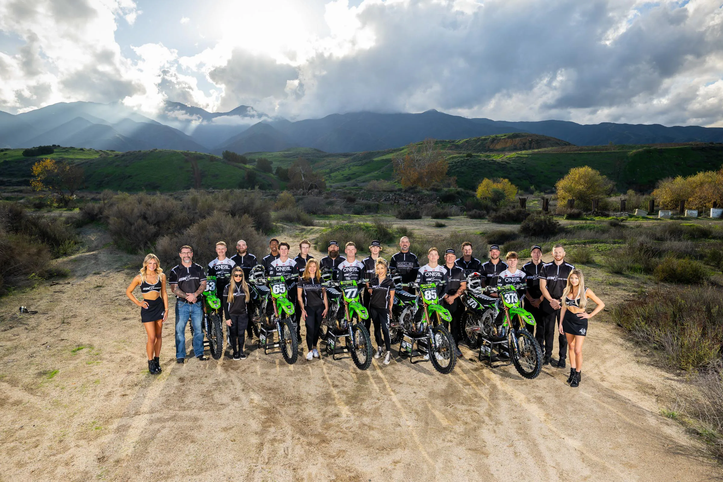 2026_MX6_Team_Shoot_Align_Media_037