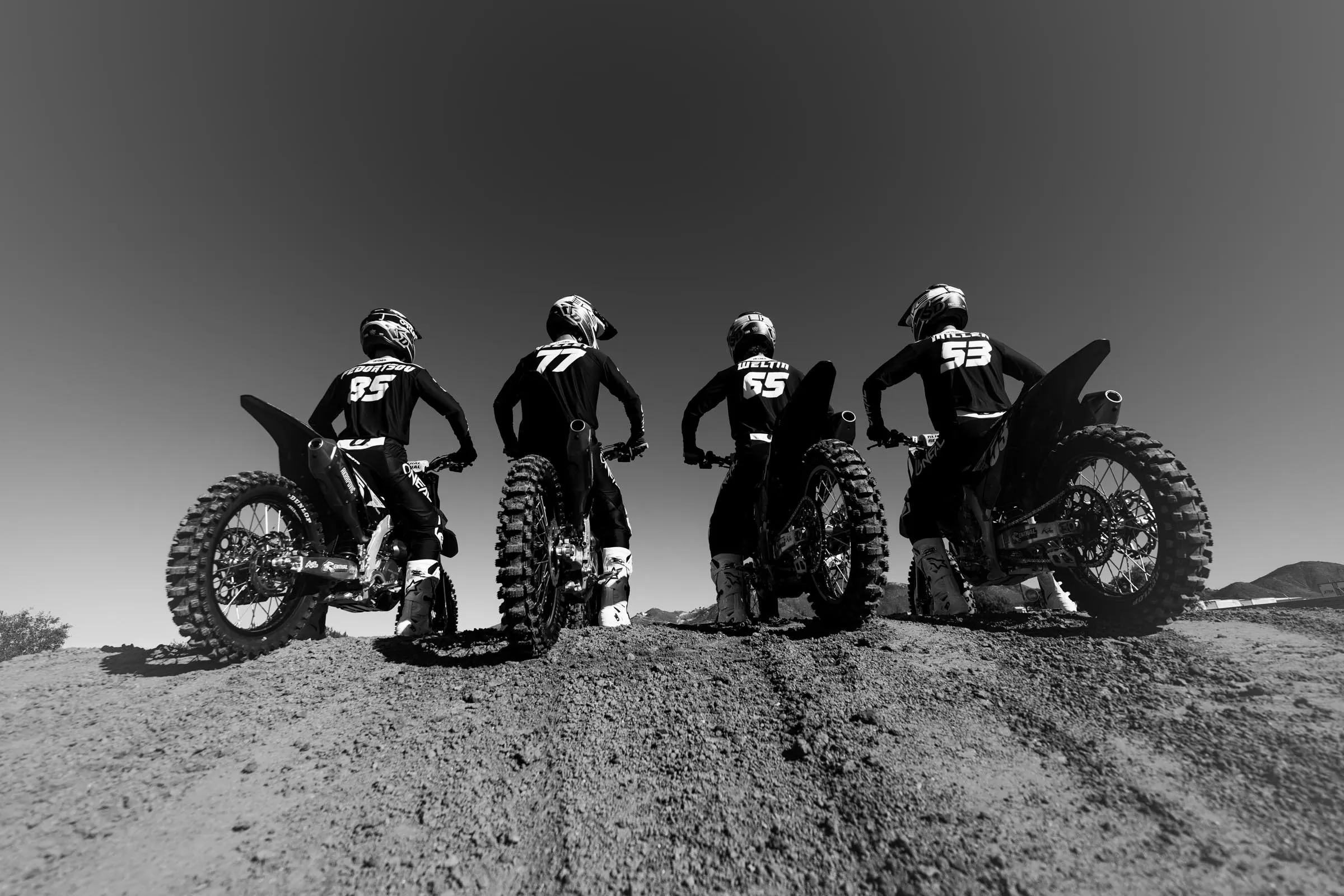 2026_MX6_Team_Shoot_Align_Media_066