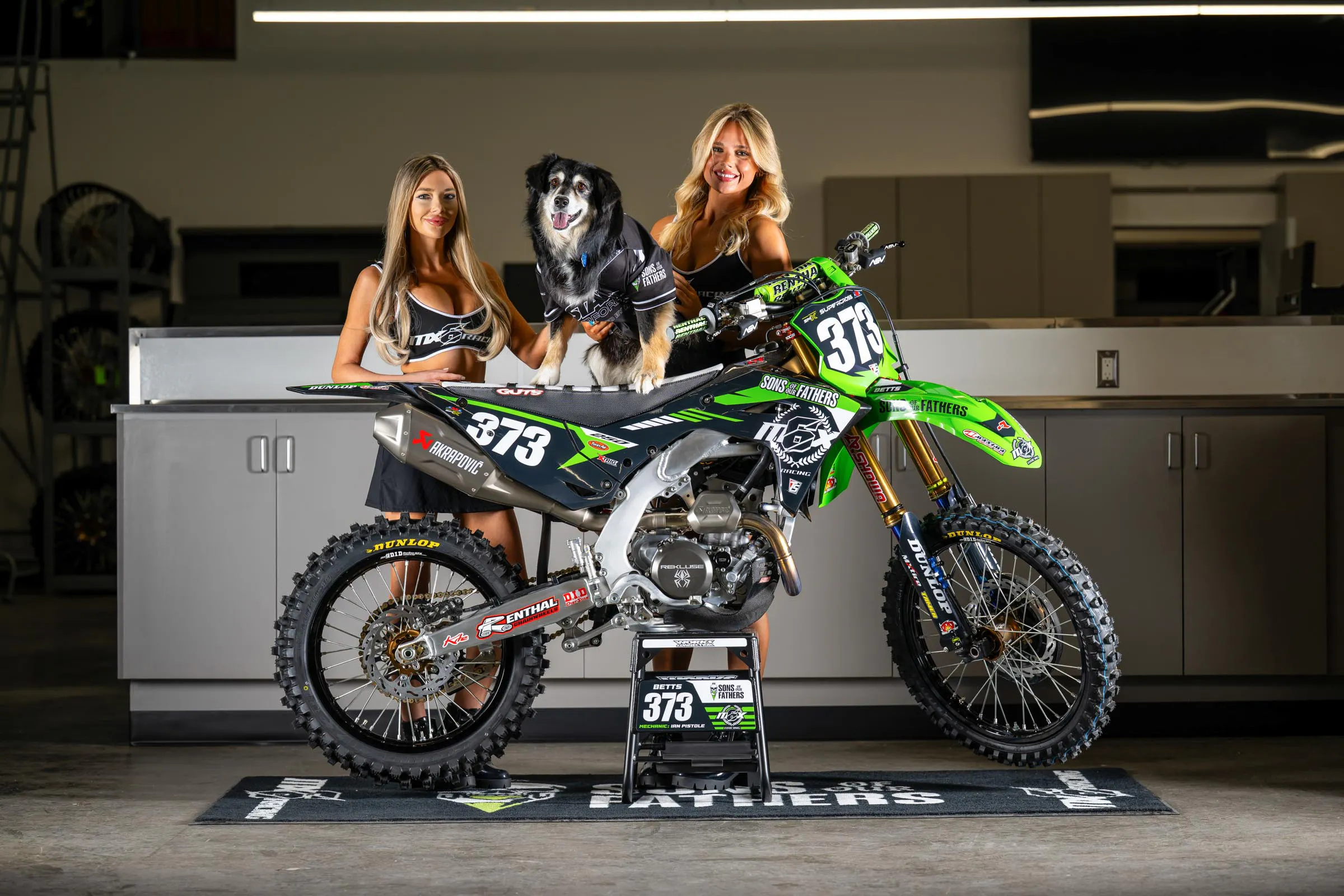 2026_MX6_Team_Shoot_Align_Media_023