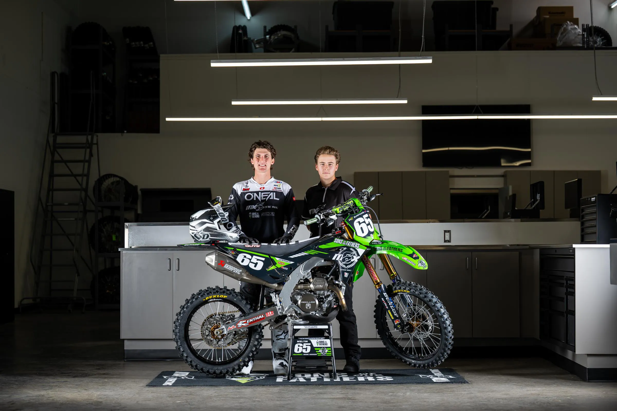 2026_MX6_Team_Shoot_Align_Media_029