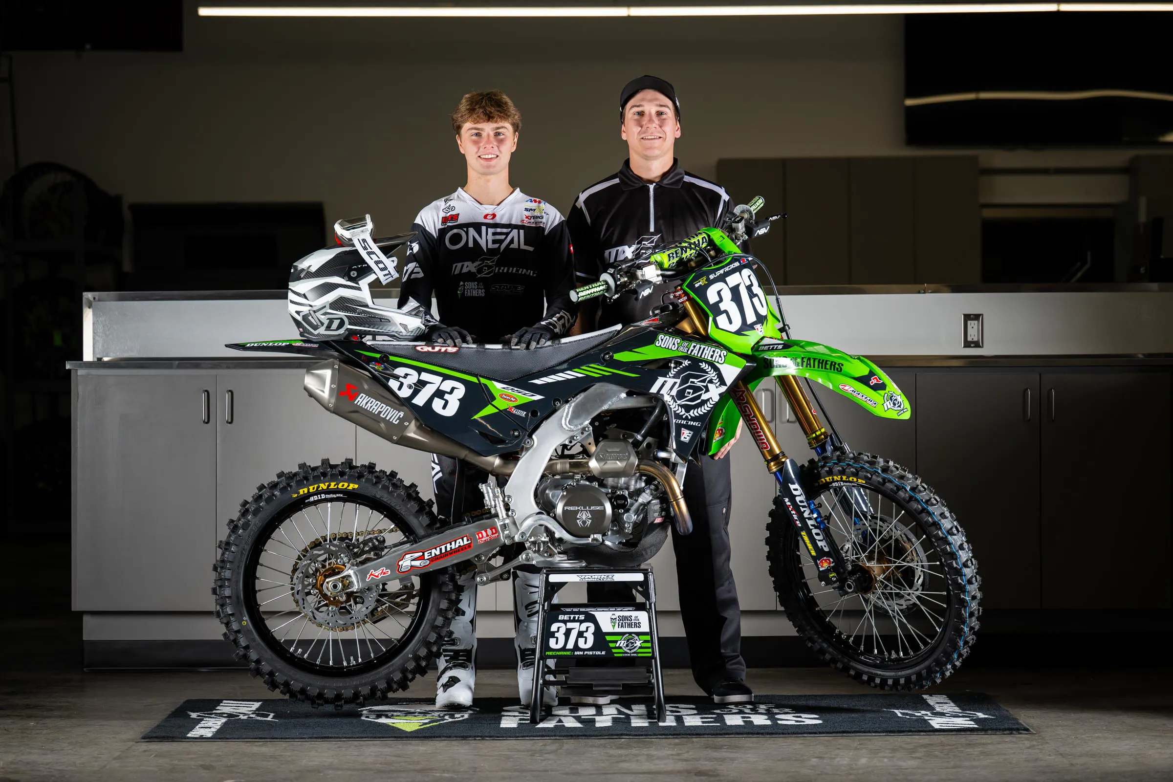 2026_MX6_Team_Shoot_Align_Media_020