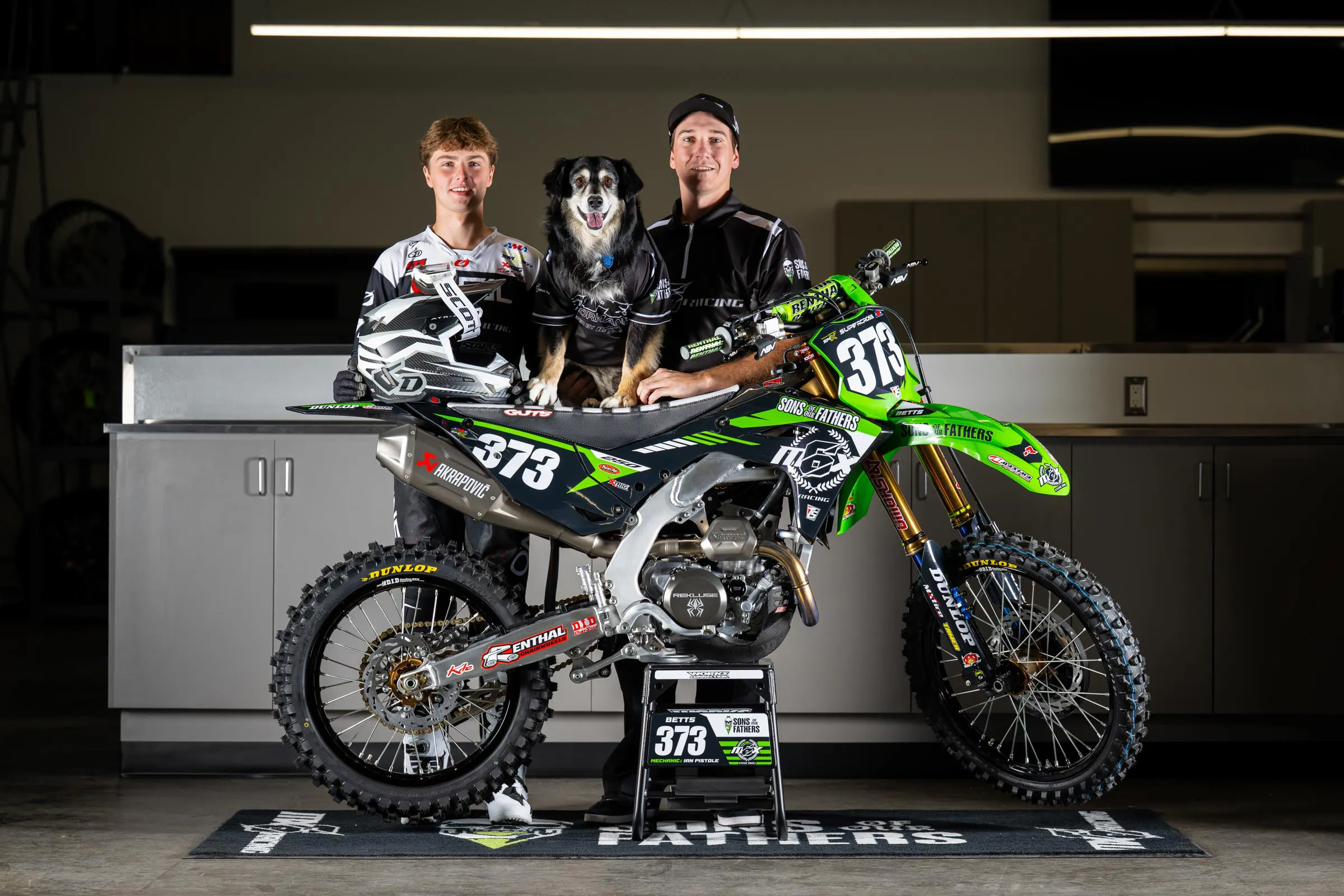 2026_MX6_Team_Shoot_Align_Media_021