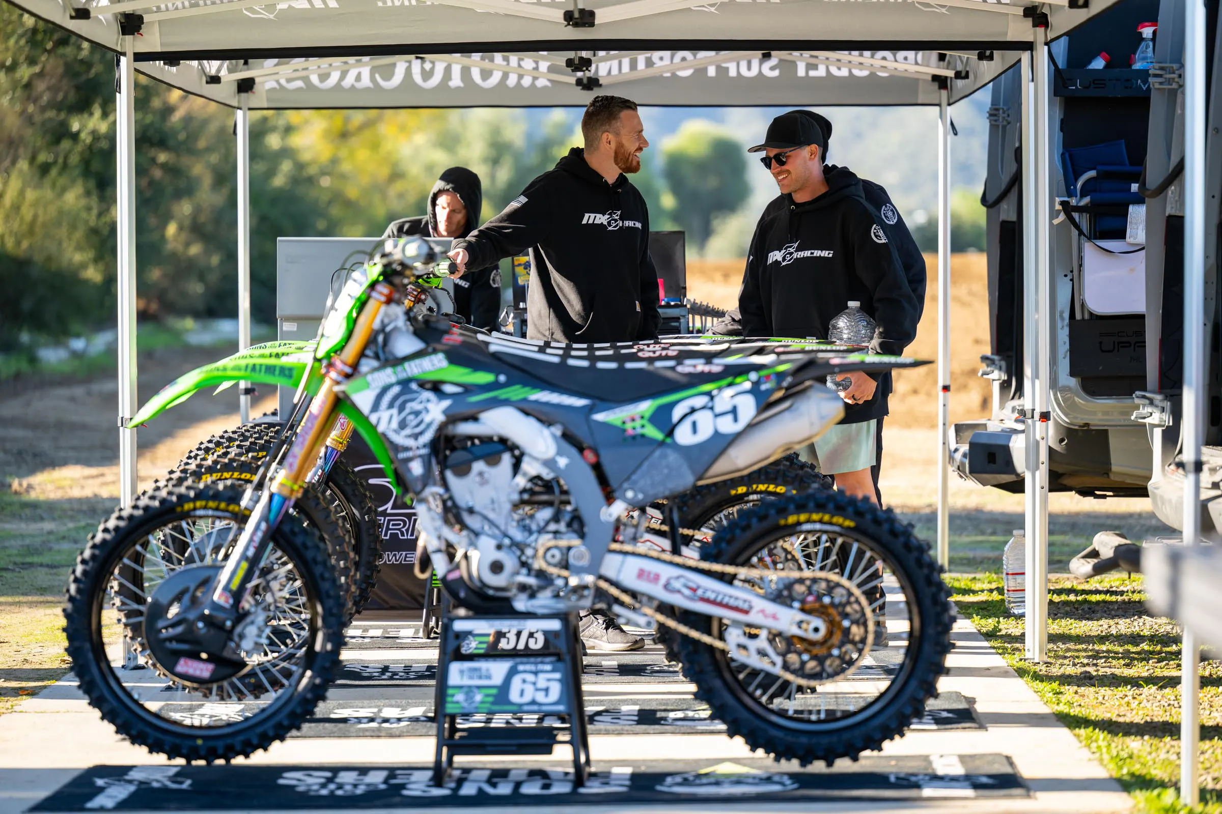 2026_MX6_Team_Shoot_Align_Media_057