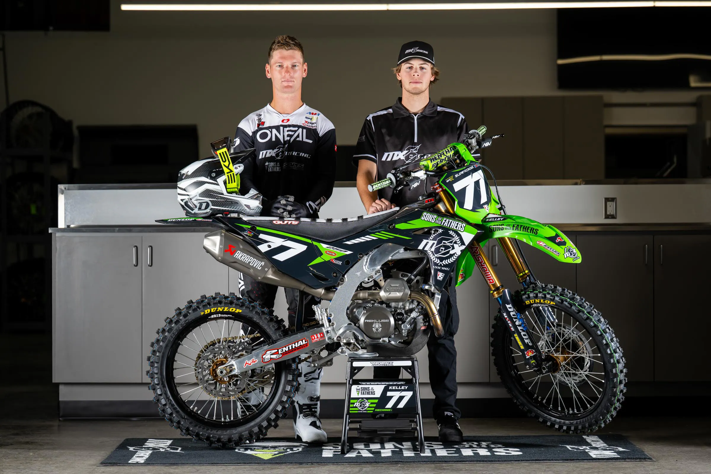 2026_MX6_Team_Shoot_Align_Media_027
