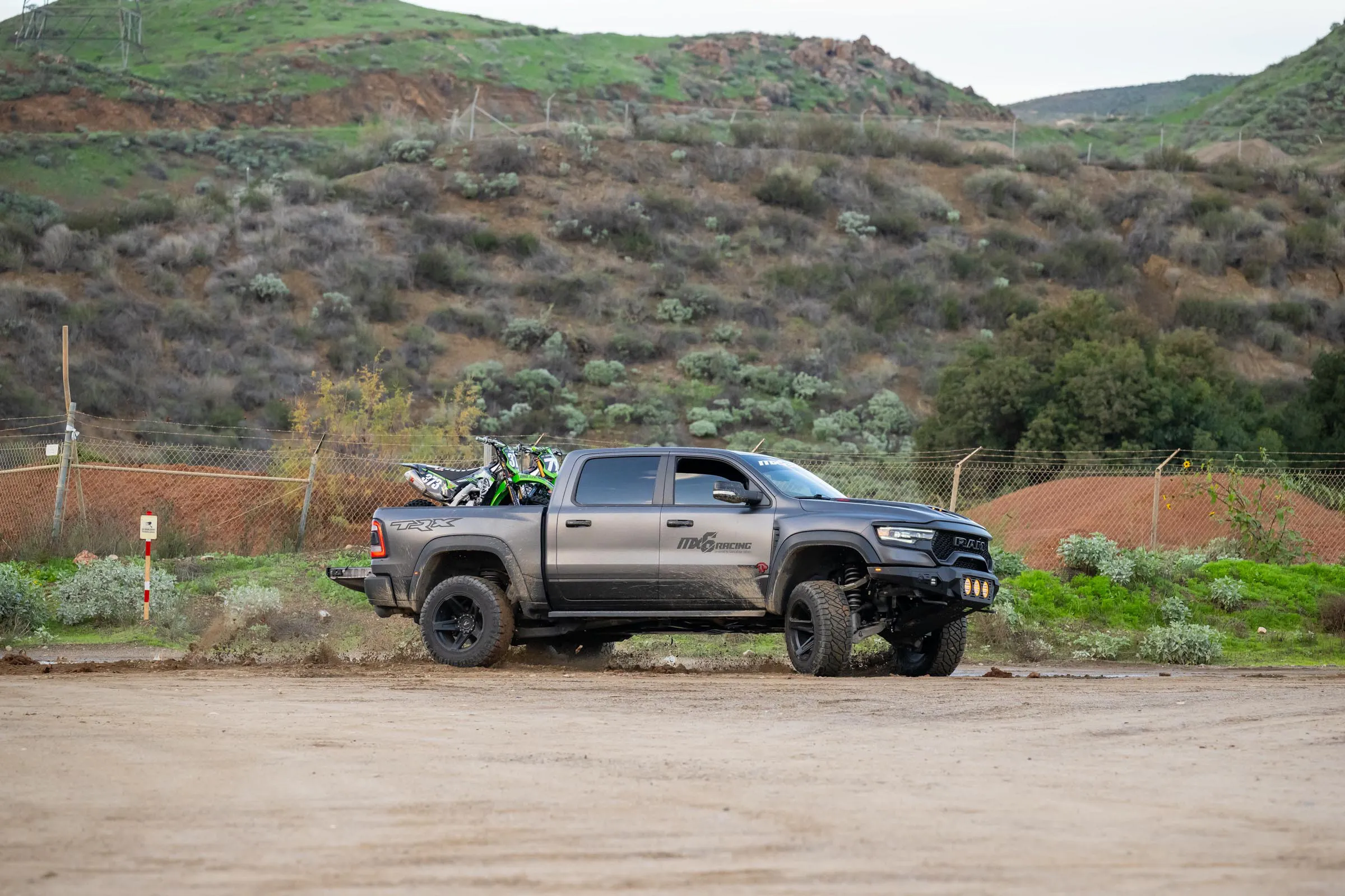 2026_MX6_Team_Shoot_Align_Media_053