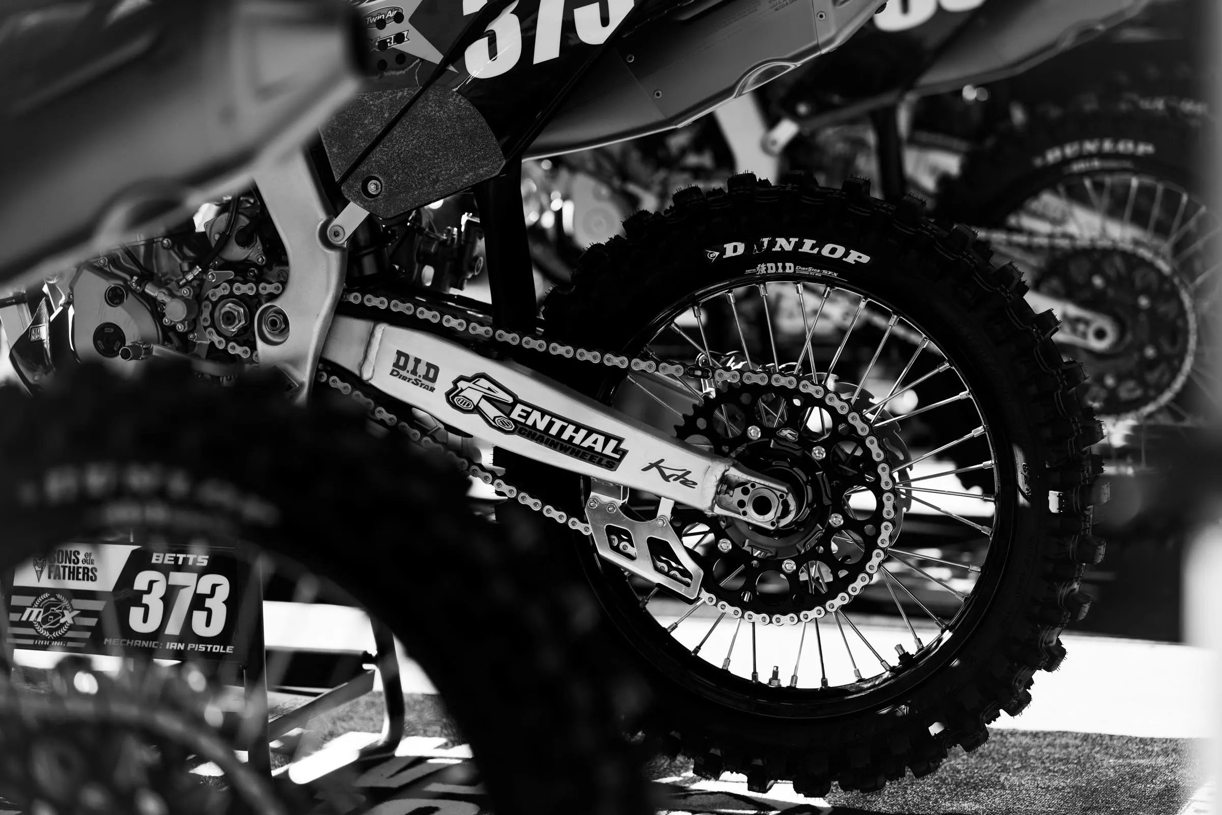 2026_MX6_Team_Shoot_Align_Media_059