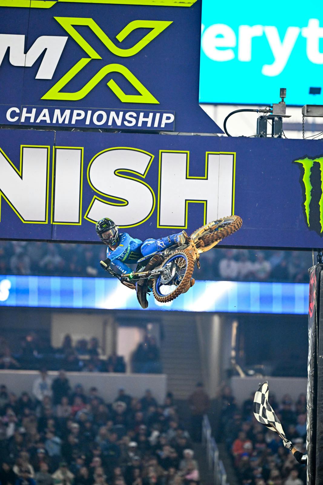 Cole Davies wins the first 250SX East Division heat race of the season!