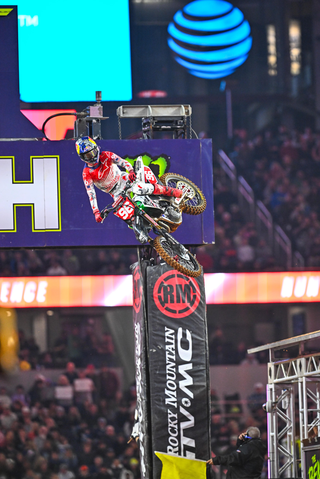 Hunter Lawrence wins the second 450SX heat in Texas.