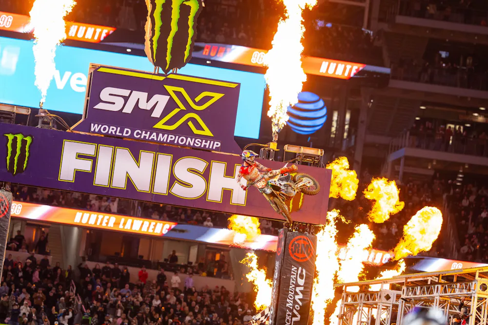 Arlington Supercross: Hunter Lawrence Gets First 450SX Win, Pierce Brown Strikes First in 250SX East Division
