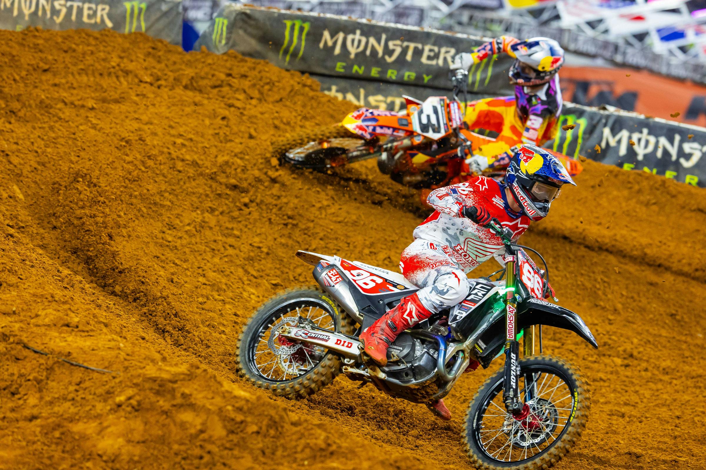 Hunter Lawrence withstood the pressure from Tomac in the heat and the main event.&nbsp;