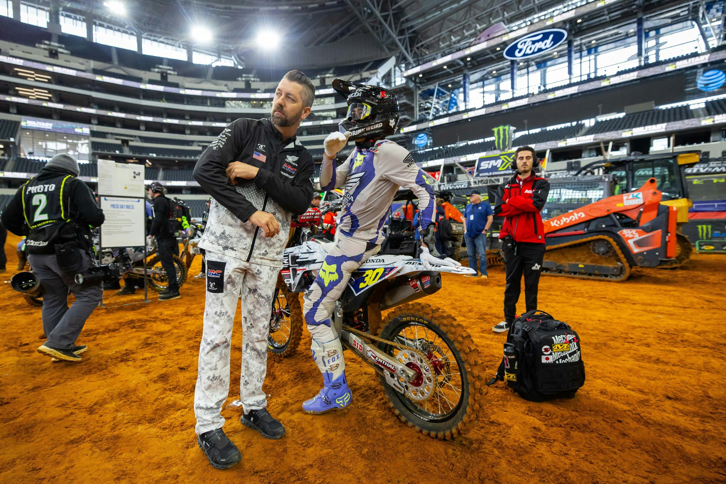 Weege Show Wednesday: What's Up With The Lights? Why Not Radios?