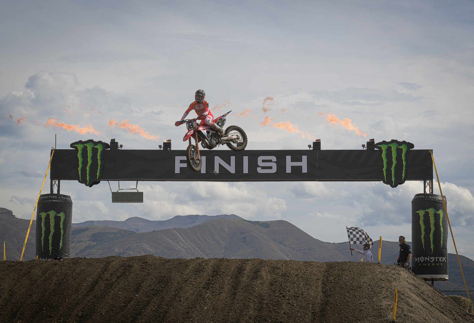 Sacha Coenen (MX2) and Tom Vialle (MXGP) Win MXGP of Argentina Opening Round Qualifying Races