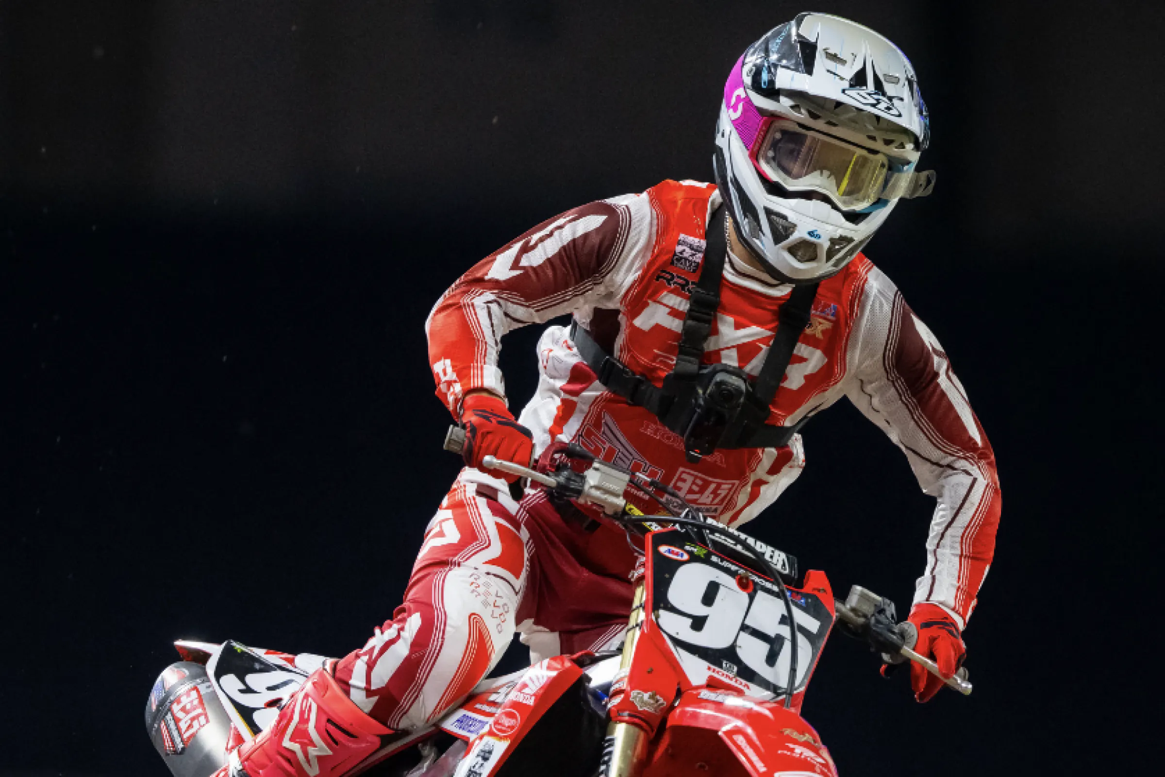 Vide: Big Booter Jumps! Luke Neese Raw Press Day Lap at Detroit SX