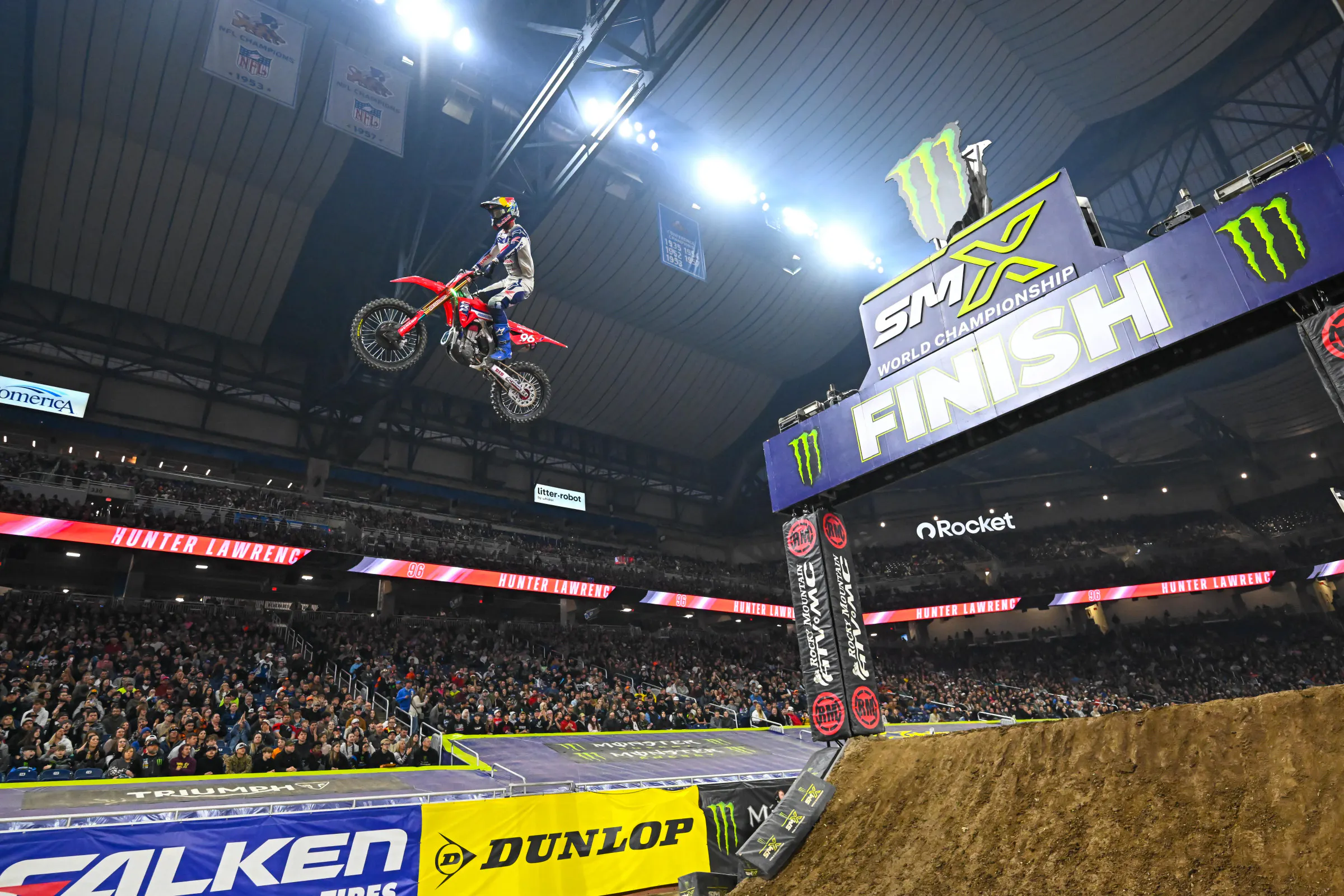 Hunter Lawrence takes heat race two win!