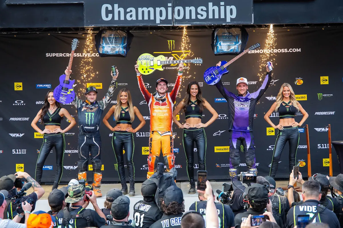 The 450SX podium finishers received Gibson guitars for trophies.