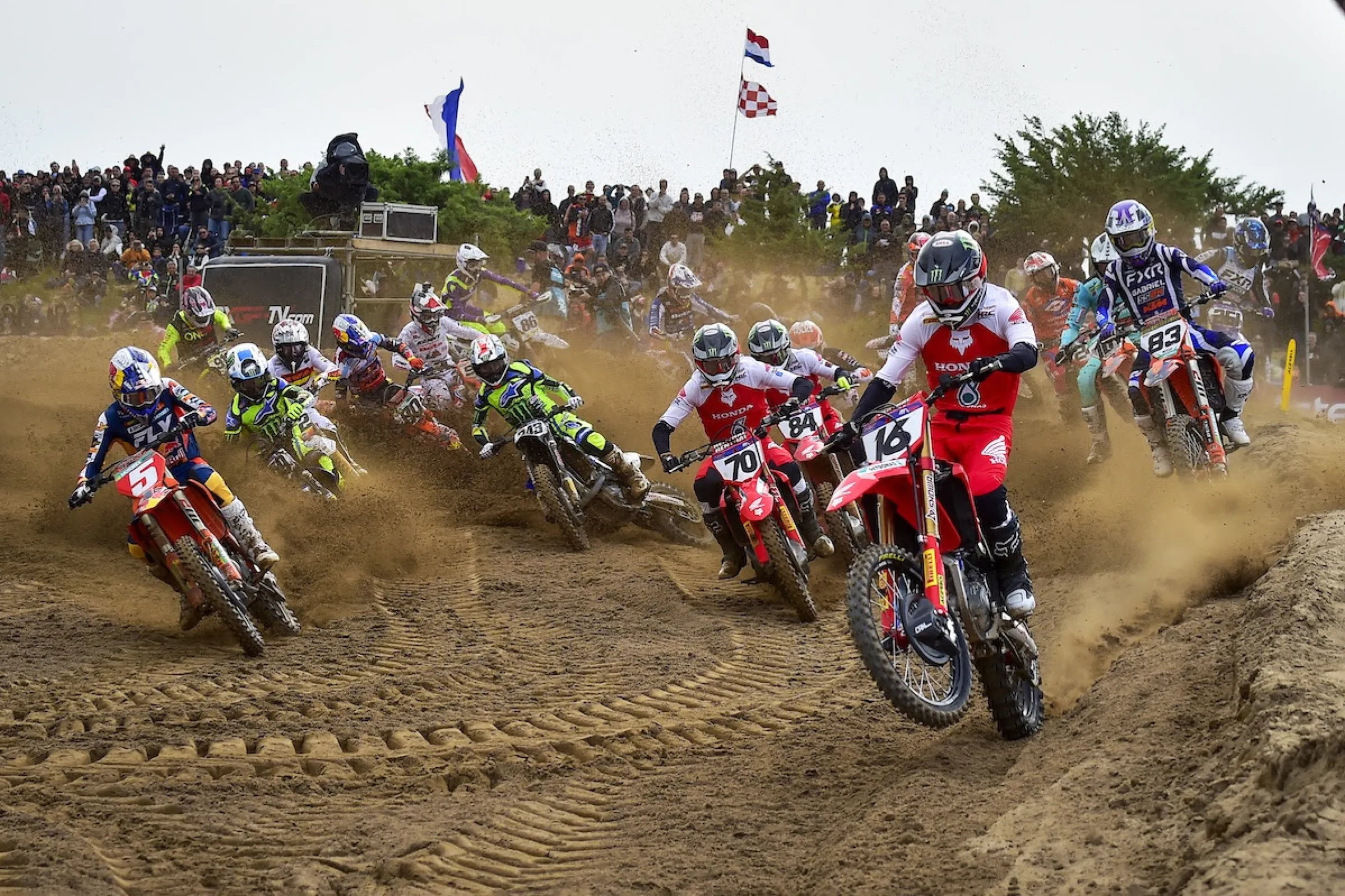 Lucas Coenen, Jeffrey Herlings Battle in Italian Sand