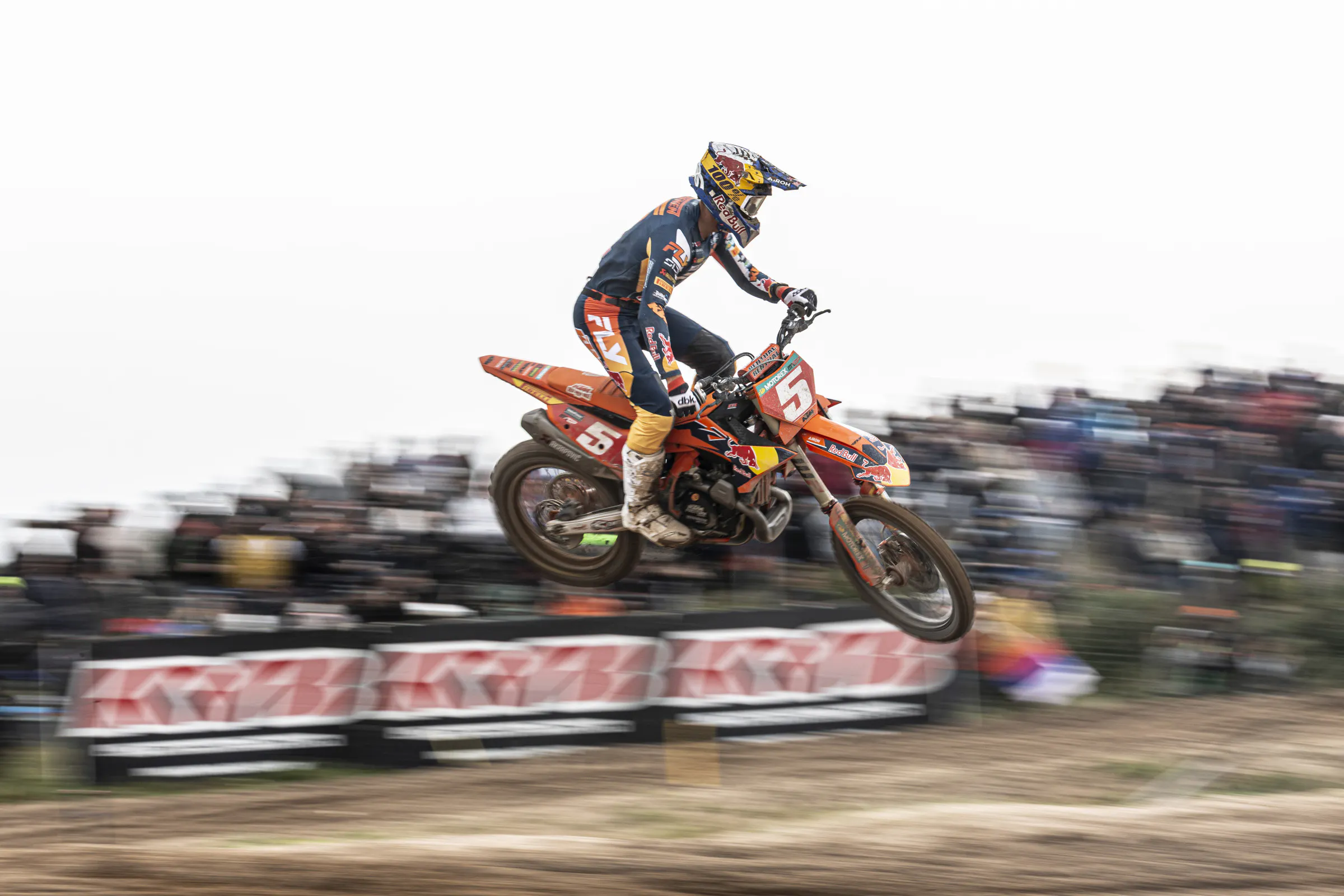 Watch: Herlings on Coenen at MXGP of Sardegna: “I don’t even think Jett Lawrence would have stayed with the boy here next to me today.”