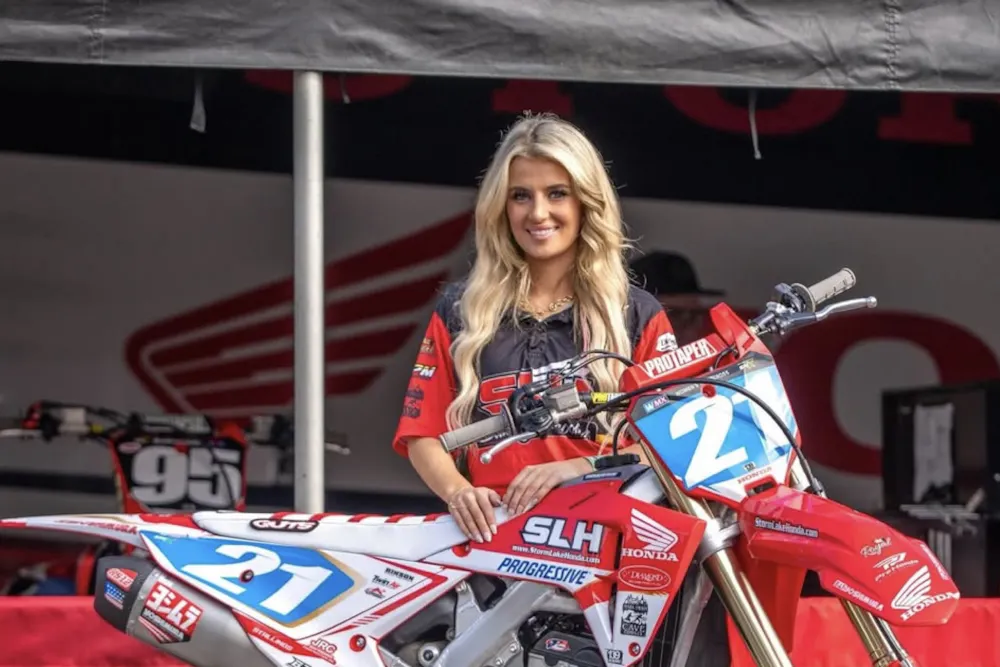 Kyleigh Stallings Signs With Storm Lake Honda