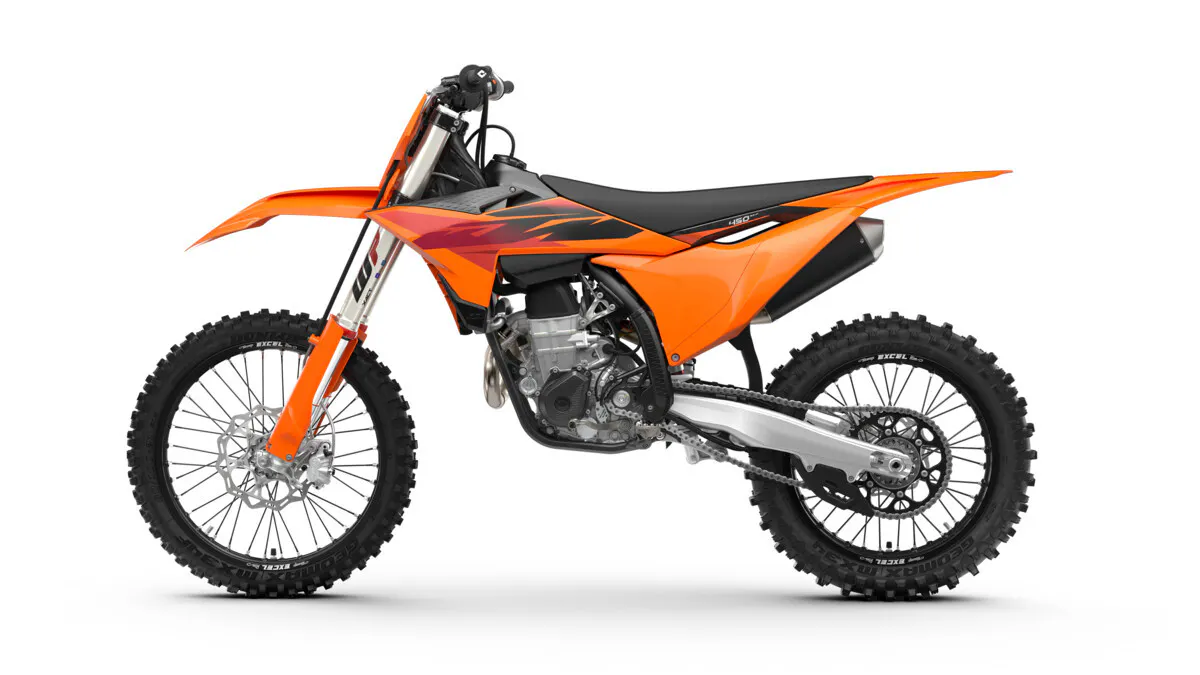 737593_MY27 KTM 450 SX-F-left-side-view_Studio_STUDIO