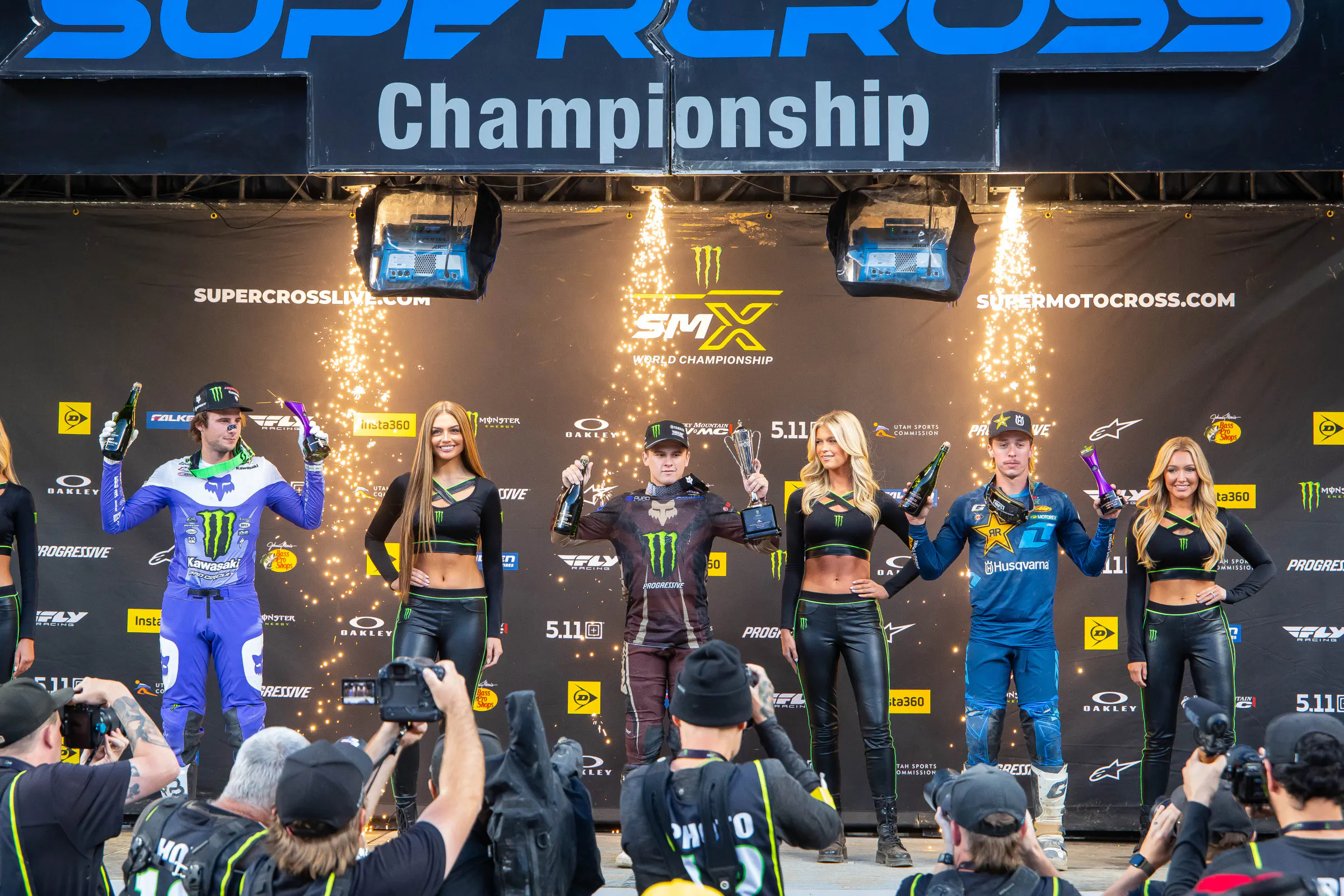 250SX overall podium