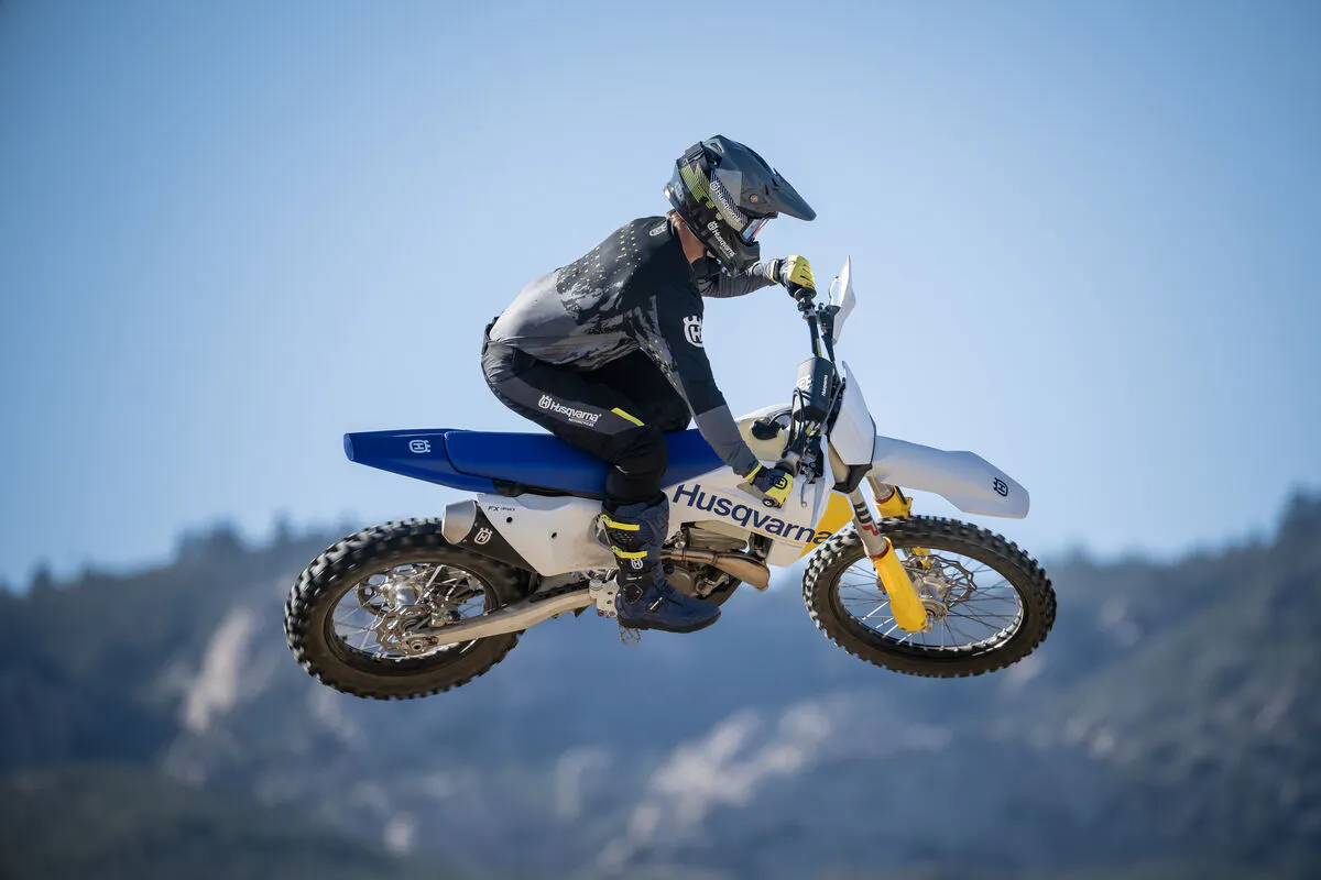 203920_FX 350 2027 - Action