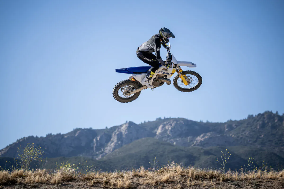 203885_TX 300 2027 - ACTION