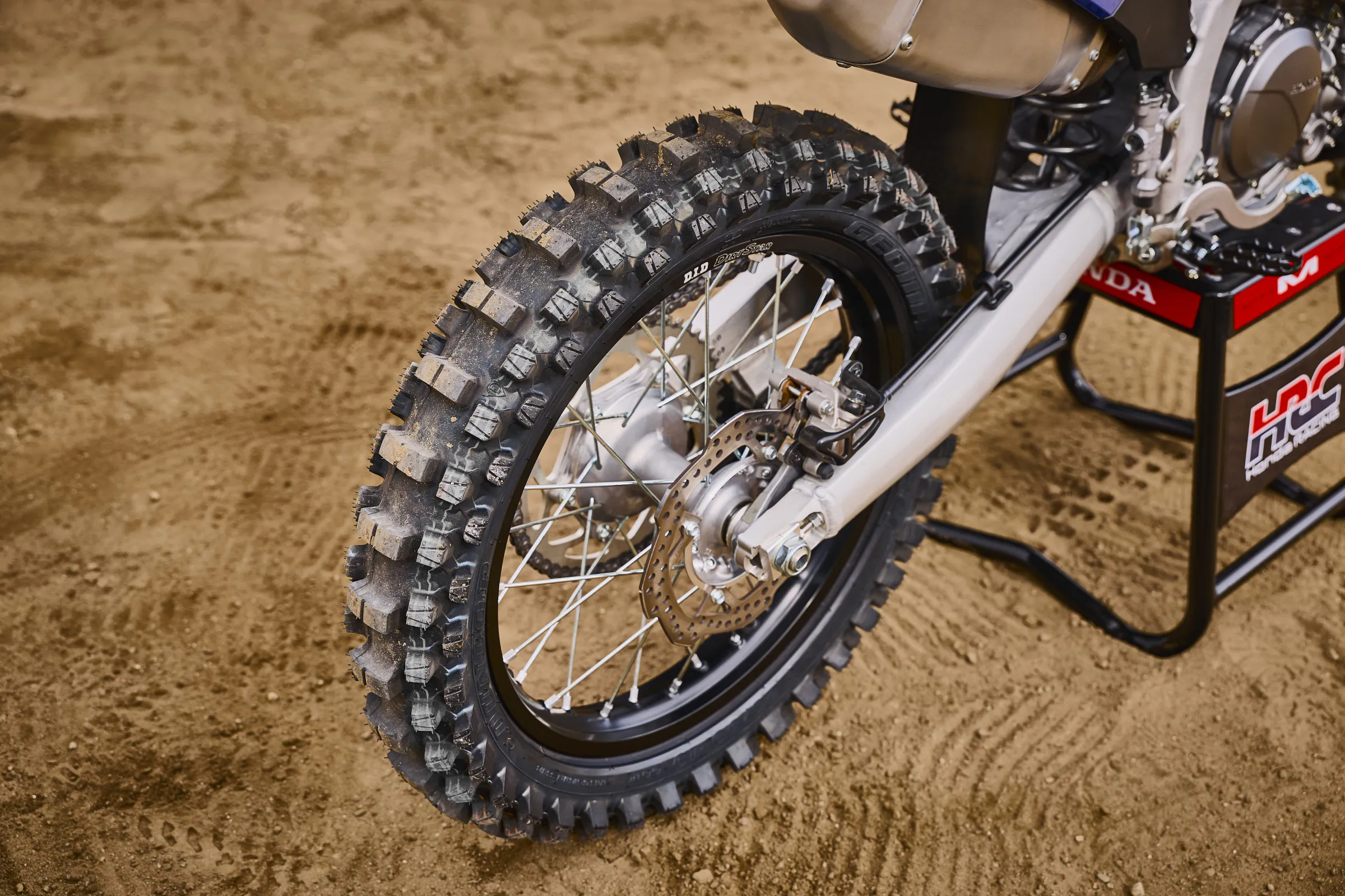 27 Honda CRF450R_rear wheel