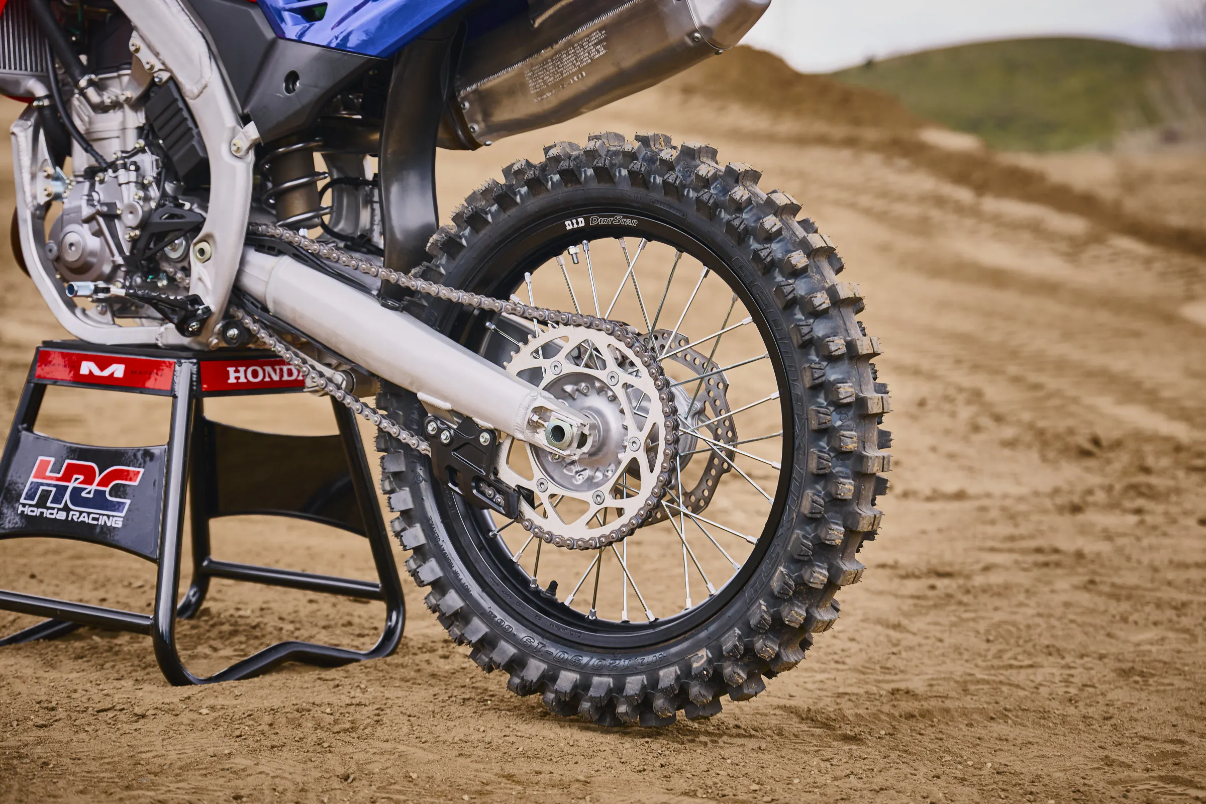 27 Honda CRF450R_swingarm 2