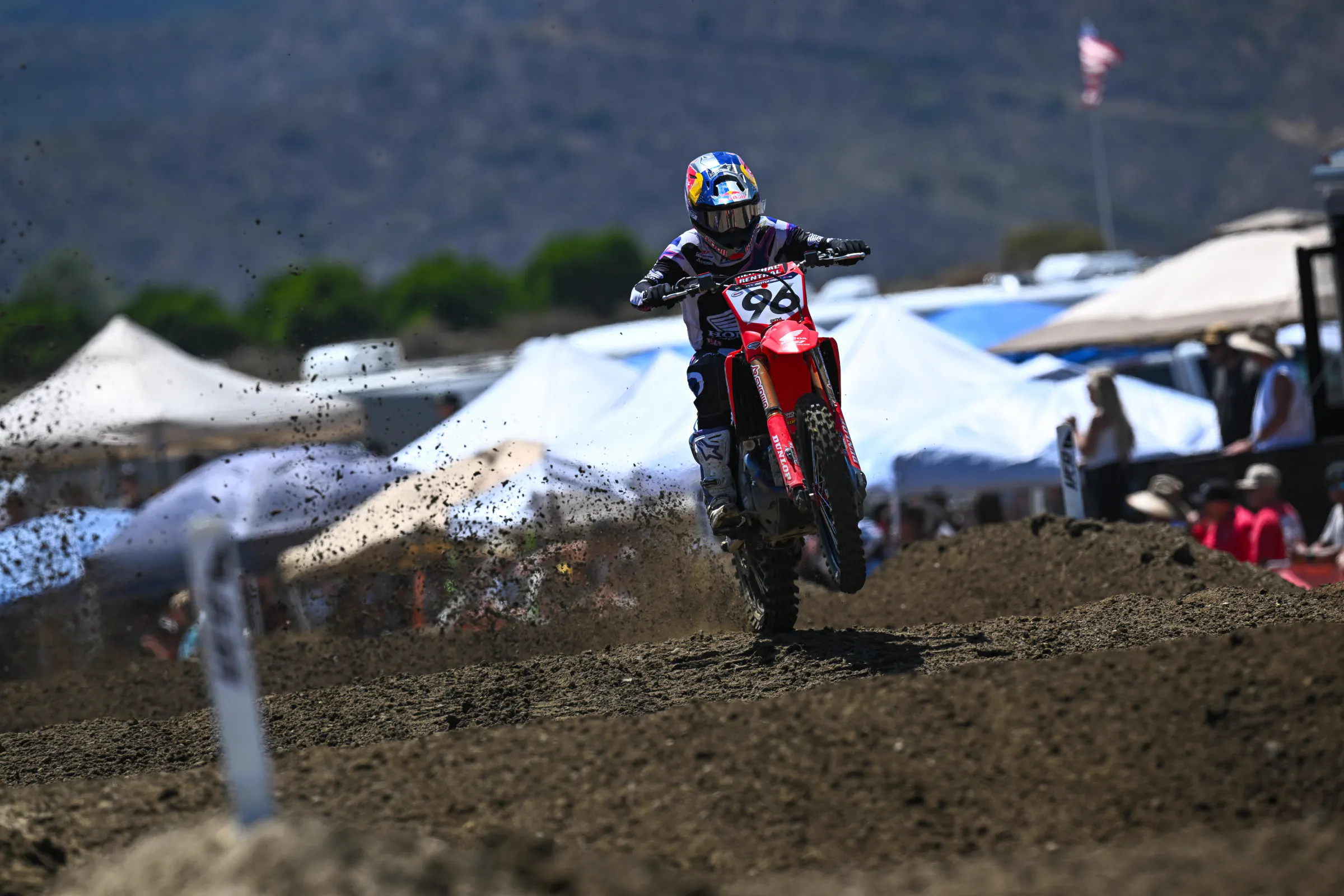 Hunter Lawrence strikes first in 450 Class!