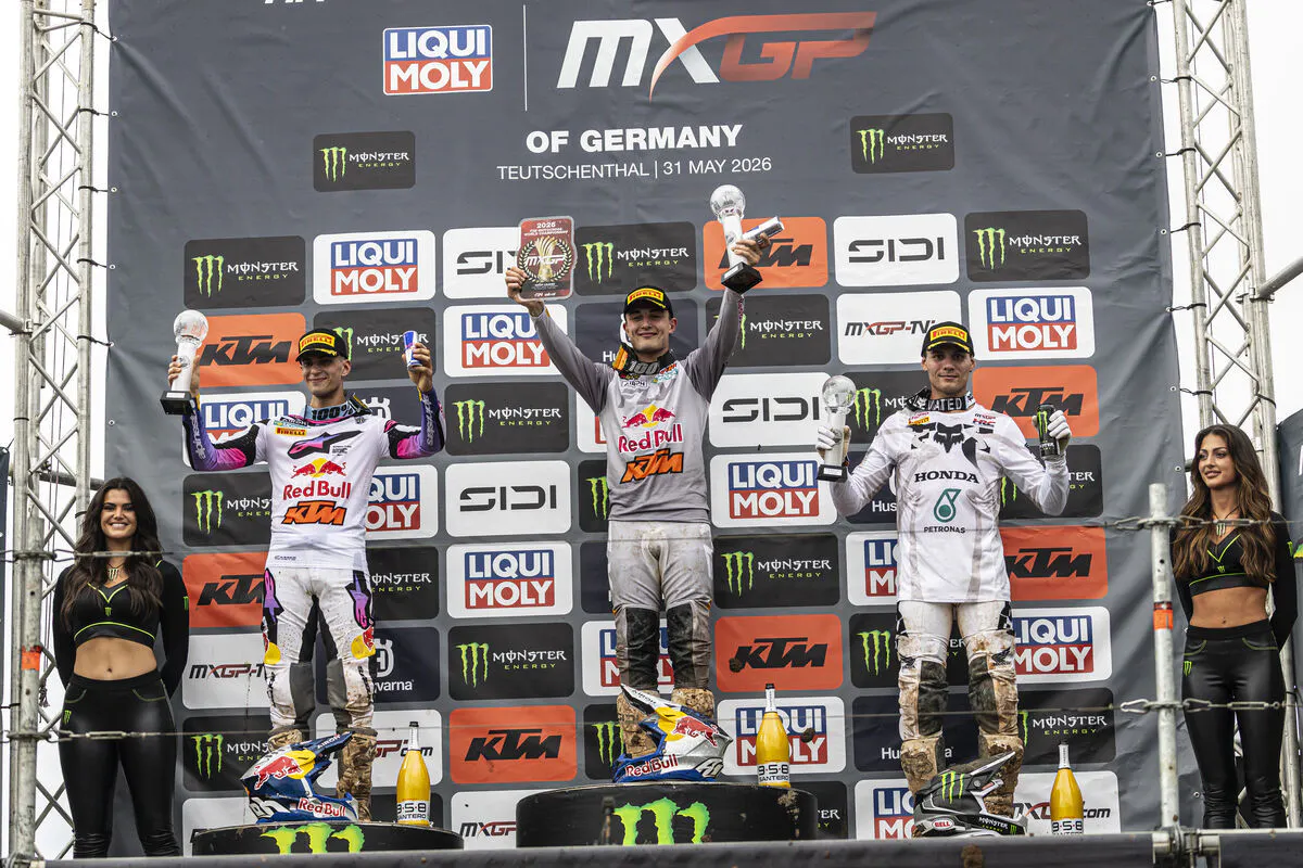 Coenen, Adamo and Fernandez on the box.
