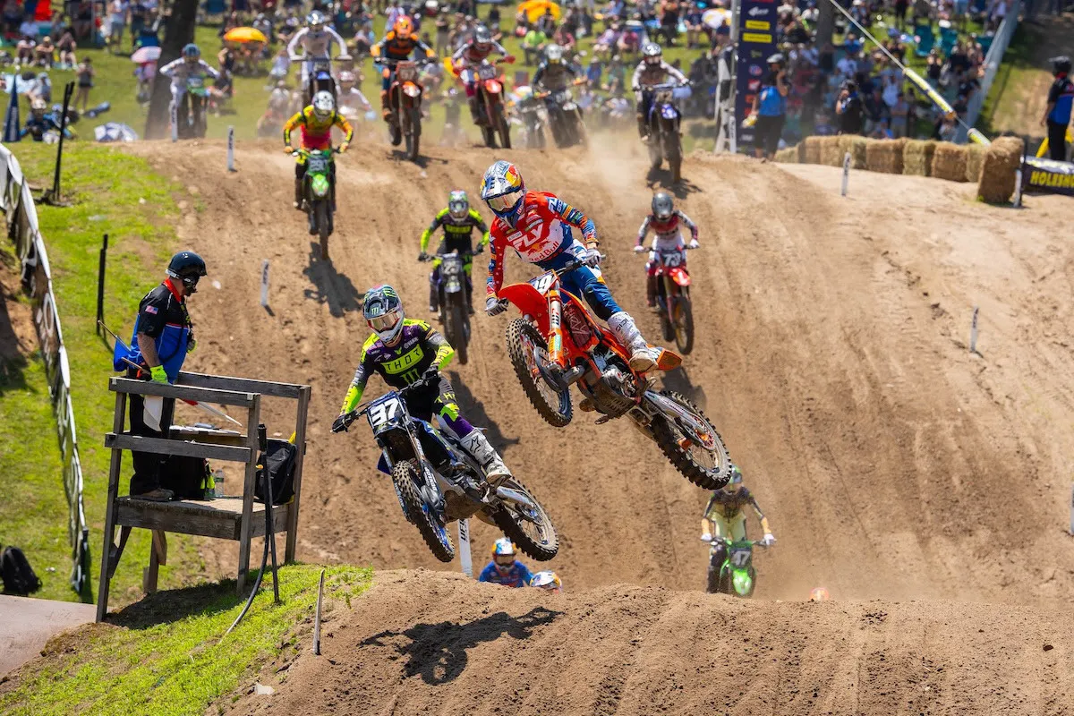 The MX2 points leader in the MXGP Championship, Sacha Coenen (109), rode hard all day to get a 1-1 score and win in America. Cole Davies (37) scored a podium and with it took over the 250 points lead.