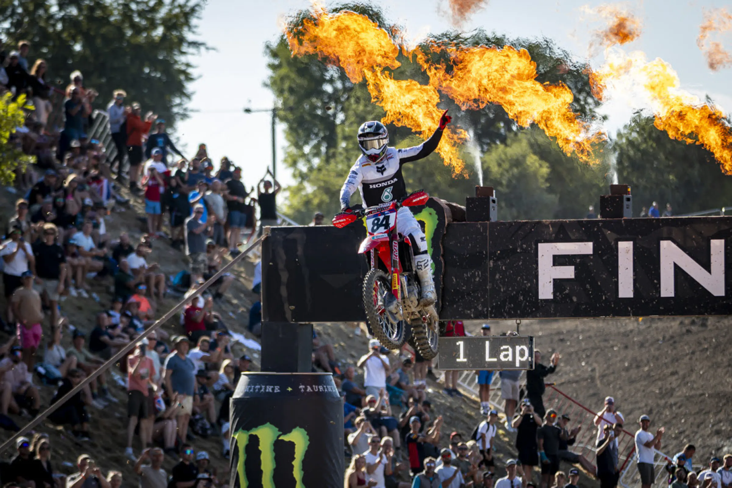 MXGP Standings Flipped Upside Down in Great Britain