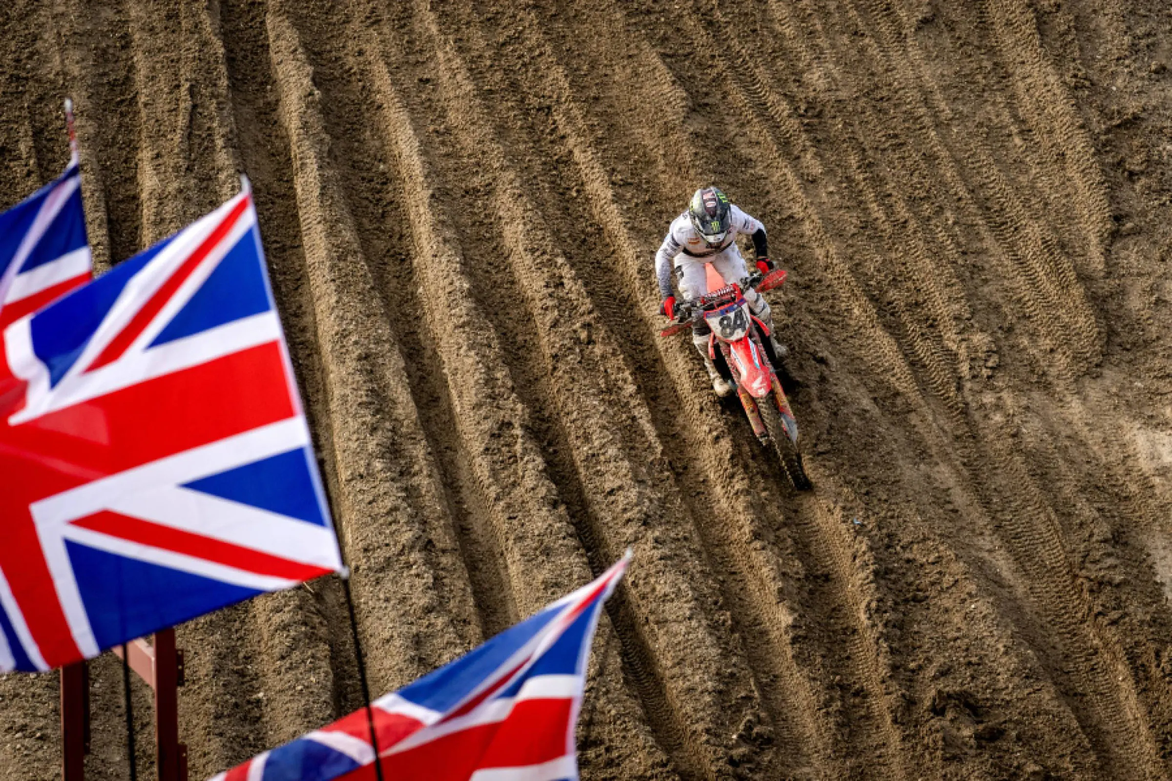 Herlings through the ruts of Foxhills.