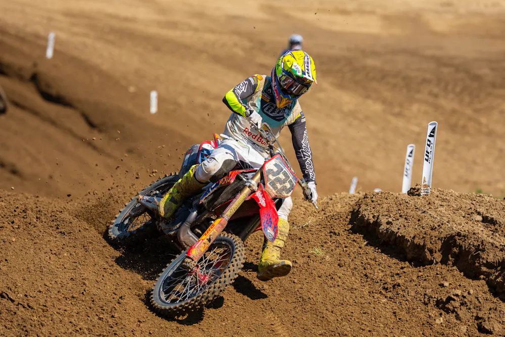 Antonio Cairoli on DNF at Spring Creek: “Another rider hit my leg and twisted my knee”